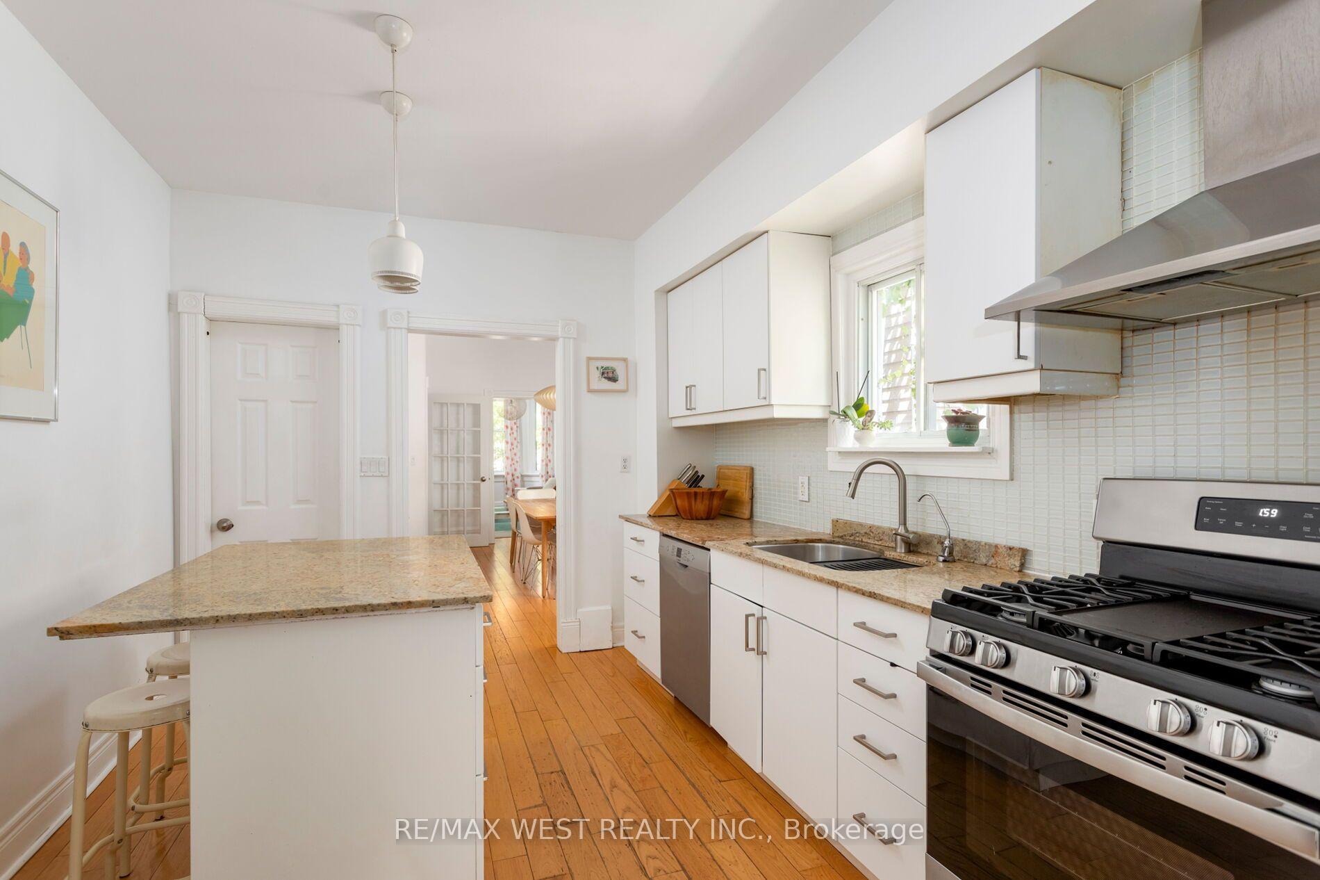 Photo 14 of 39 Shirley Street, Toronto, Little Portugal — HOMEH
