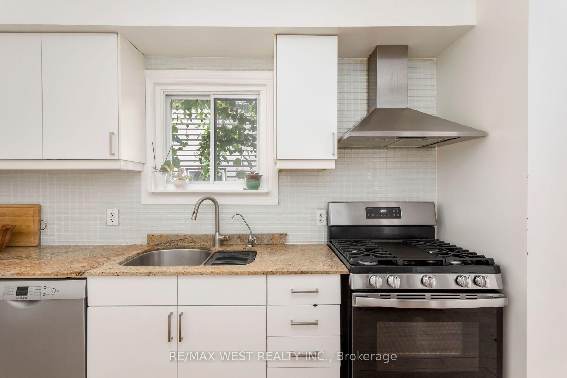 Photo 15 of 39 Shirley Street, Toronto, Little Portugal — HOMEH