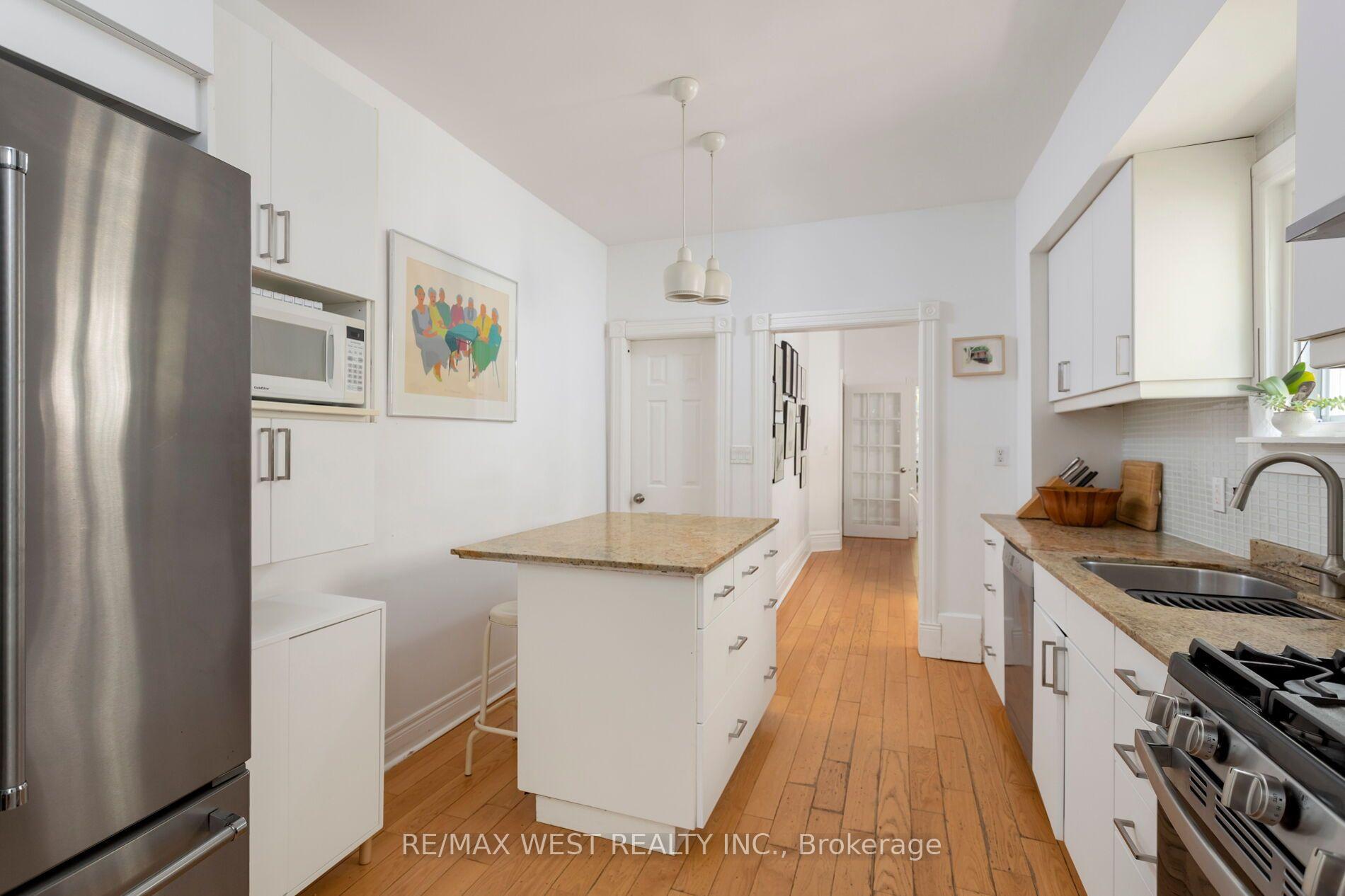Photo 16 of 39 Shirley Street, Toronto, Little Portugal — HOMEH