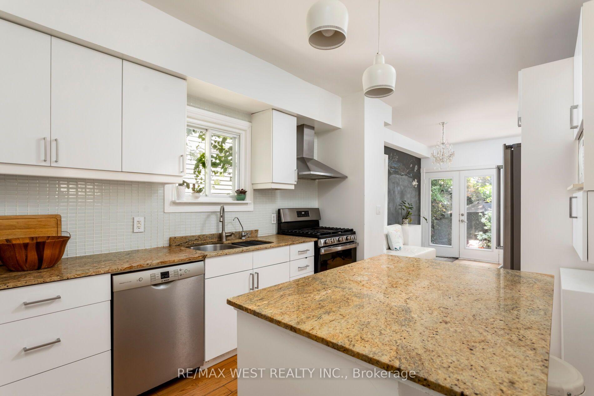 Photo 17 of 39 Shirley Street, Toronto, Little Portugal — HOMEH