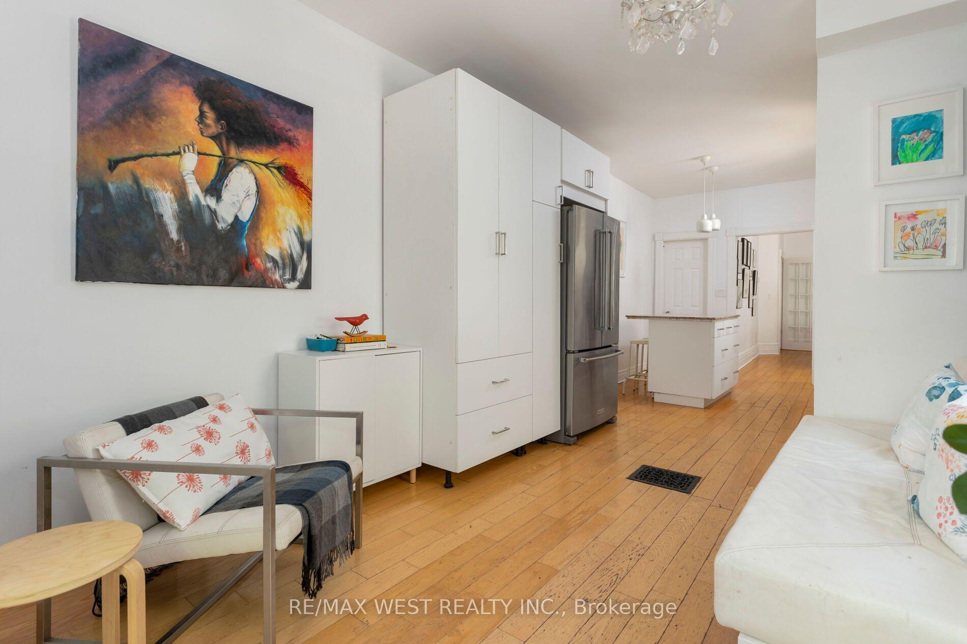 Photo 18 of 39 Shirley Street, Toronto, Little Portugal — HOMEH