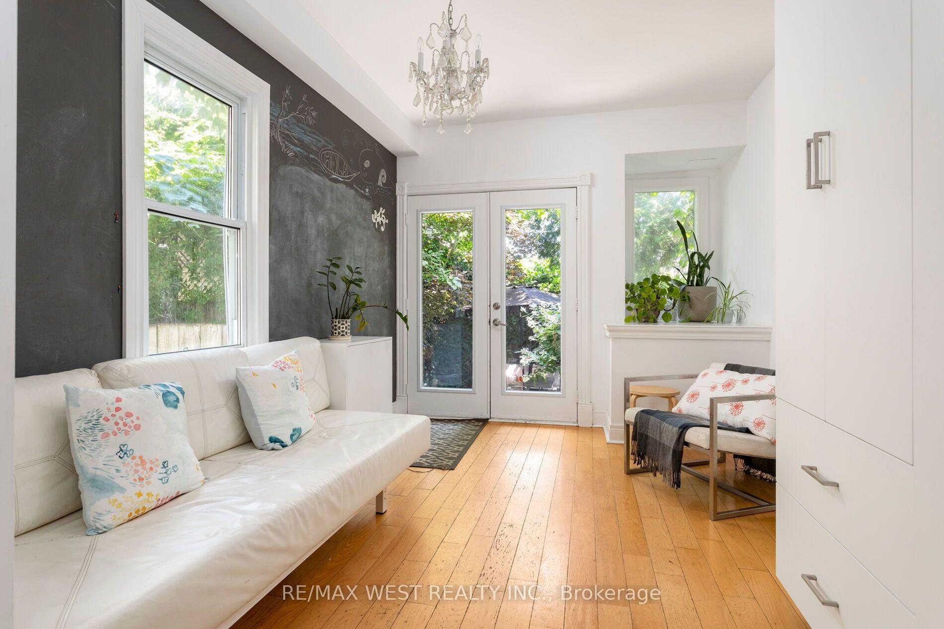 Photo 19 of 39 Shirley Street, Toronto, Little Portugal — HOMEH