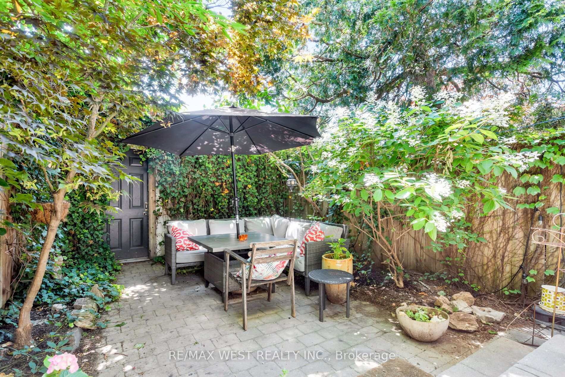 Photo 22 of 39 Shirley Street, Toronto, Little Portugal — HOMEH