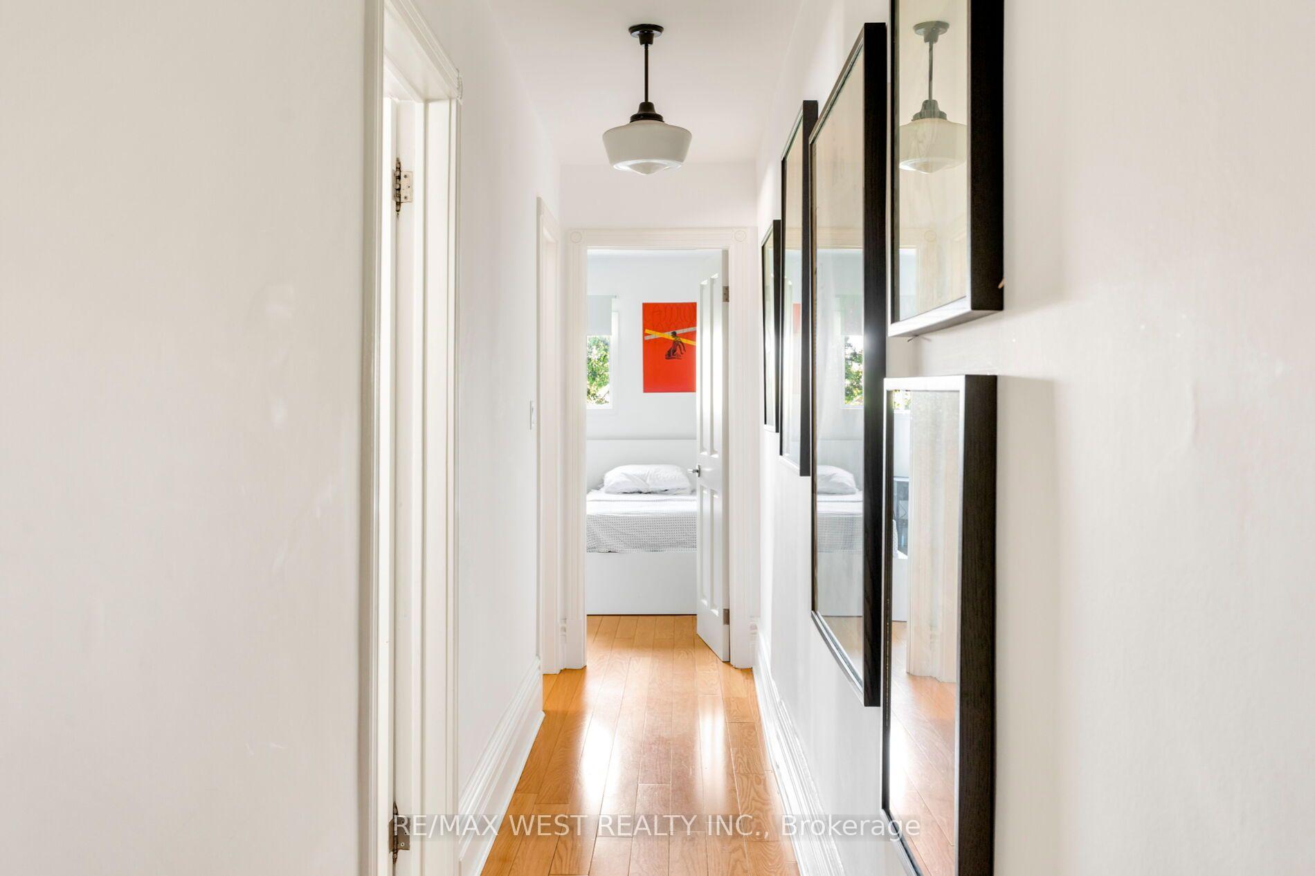 Photo 33 of 39 Shirley Street, Toronto, Little Portugal — HOMEH