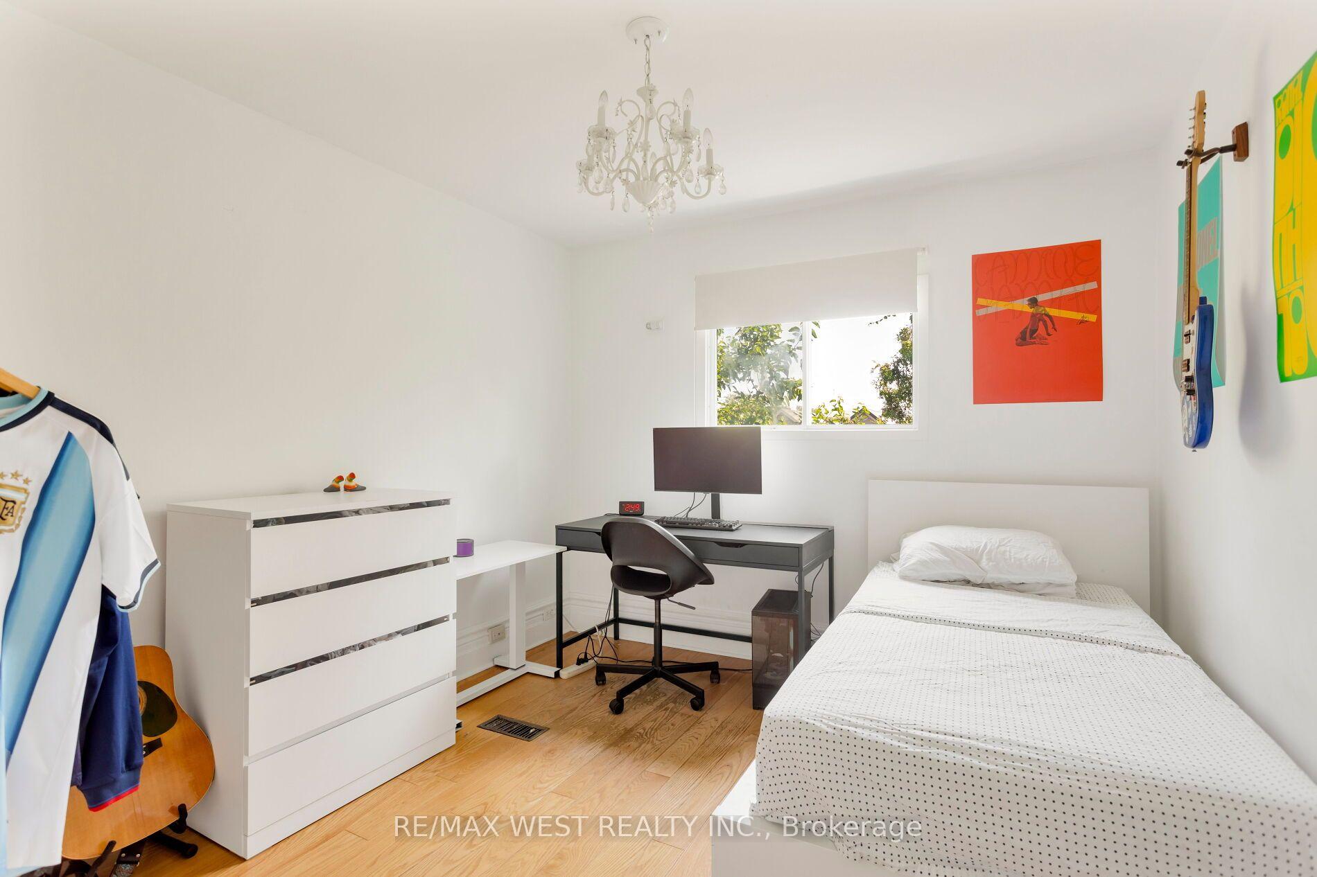 Photo 39 of 39 Shirley Street, Toronto, Little Portugal — HOMEH