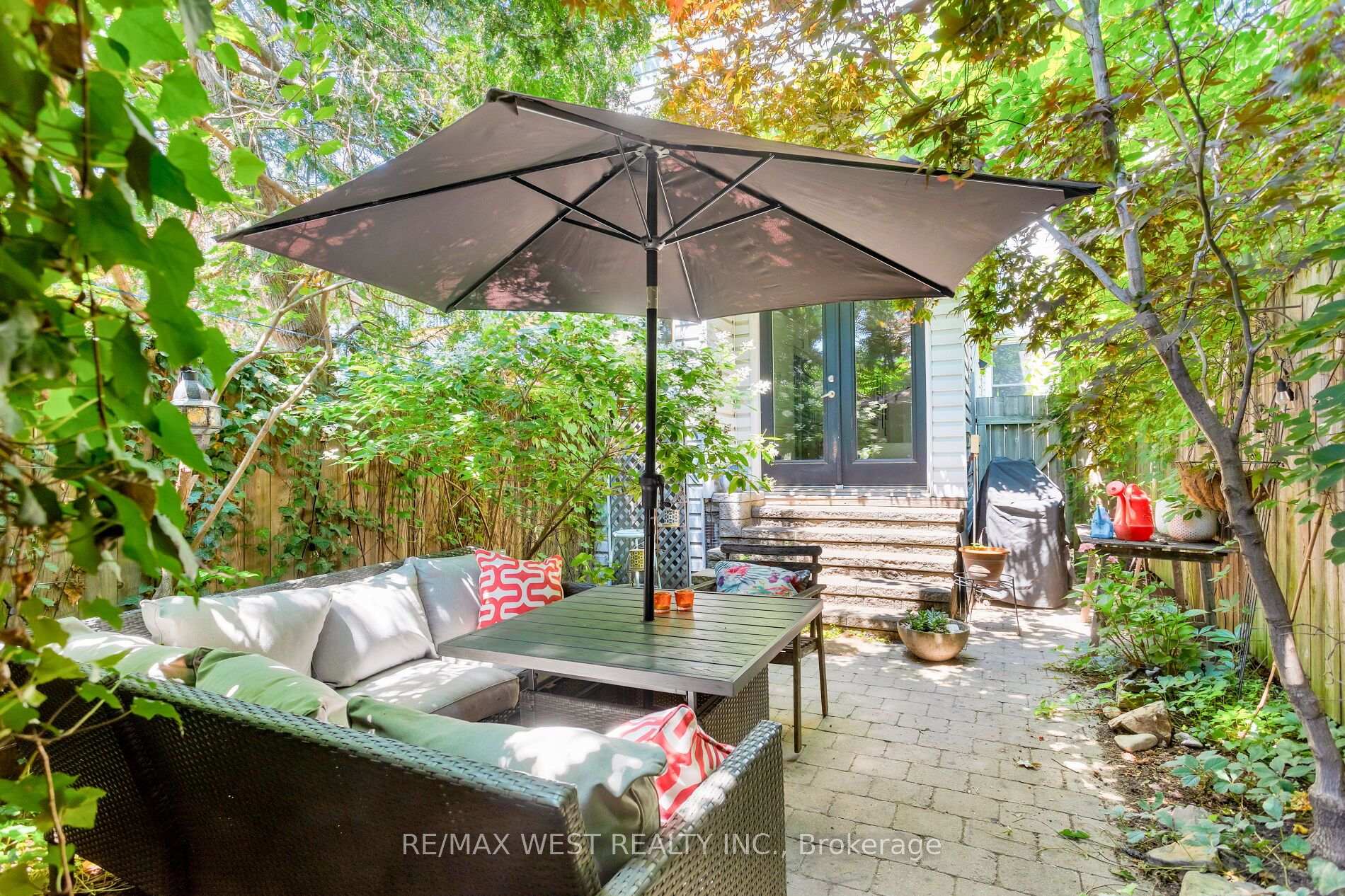 Photo 21 of 39 Shirley Street, Toronto, Little Portugal — HOMEH