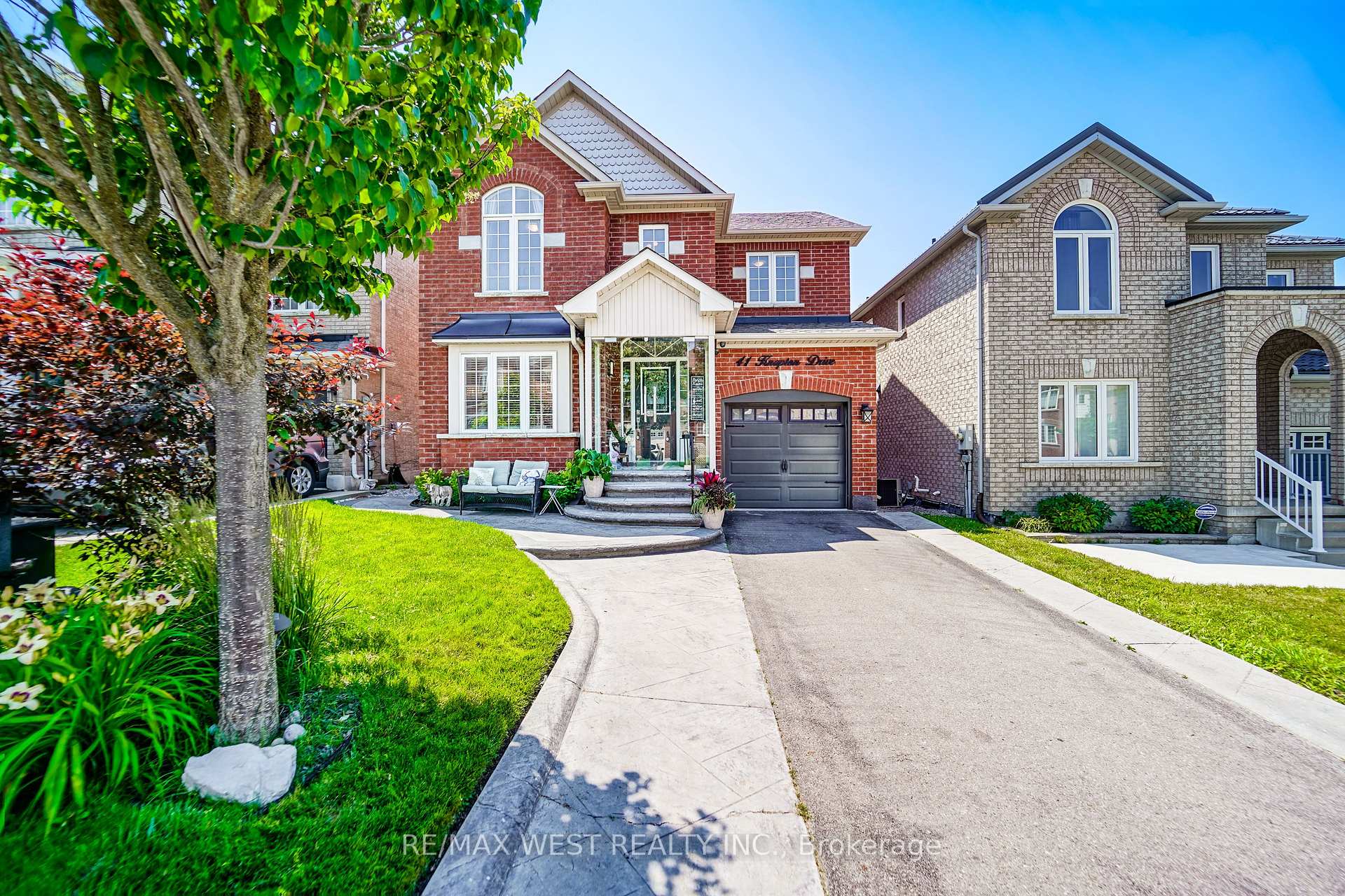 Photo 1 of 41 Knapton Drive, Newmarket, Woodland Hill — HOMEH