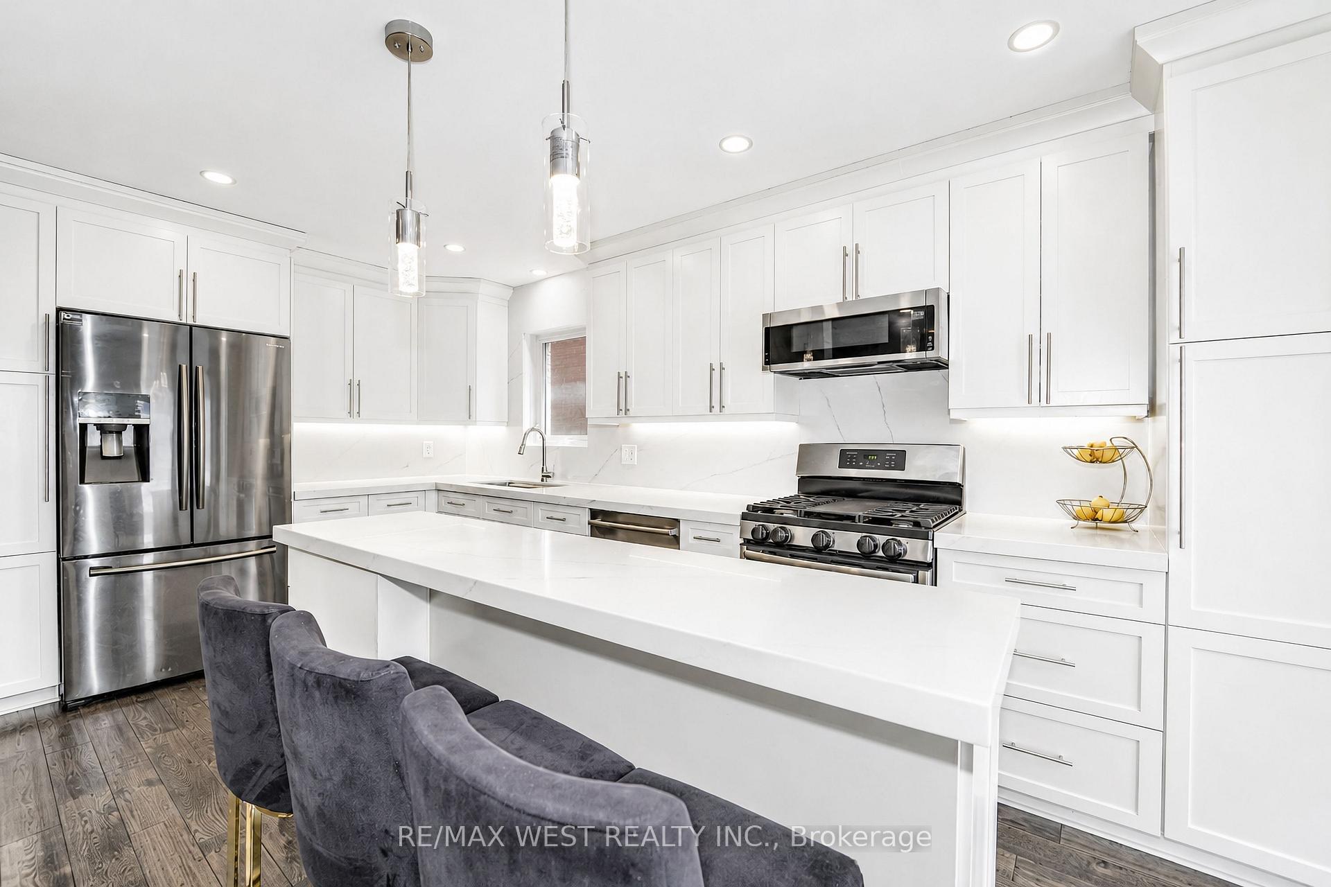 Photo 3 of 41 Knapton Drive, Newmarket, Woodland Hill — HOMEH