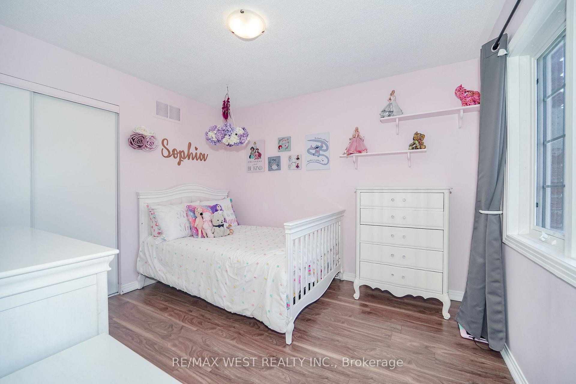 Photo 8 of 41 Knapton Drive, Newmarket, Woodland Hill — HOMEH