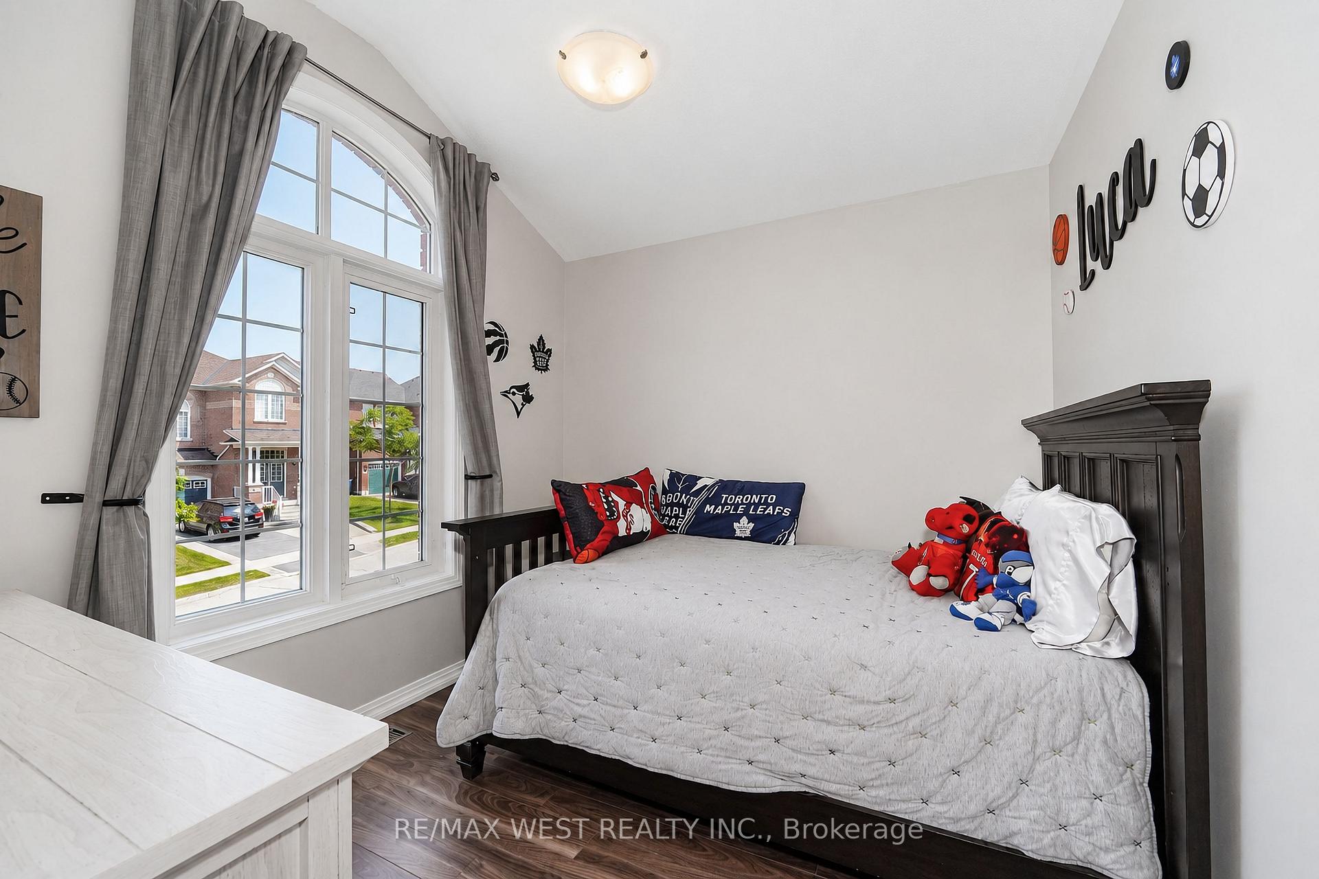 Photo 9 of 41 Knapton Drive, Newmarket, Woodland Hill — HOMEH