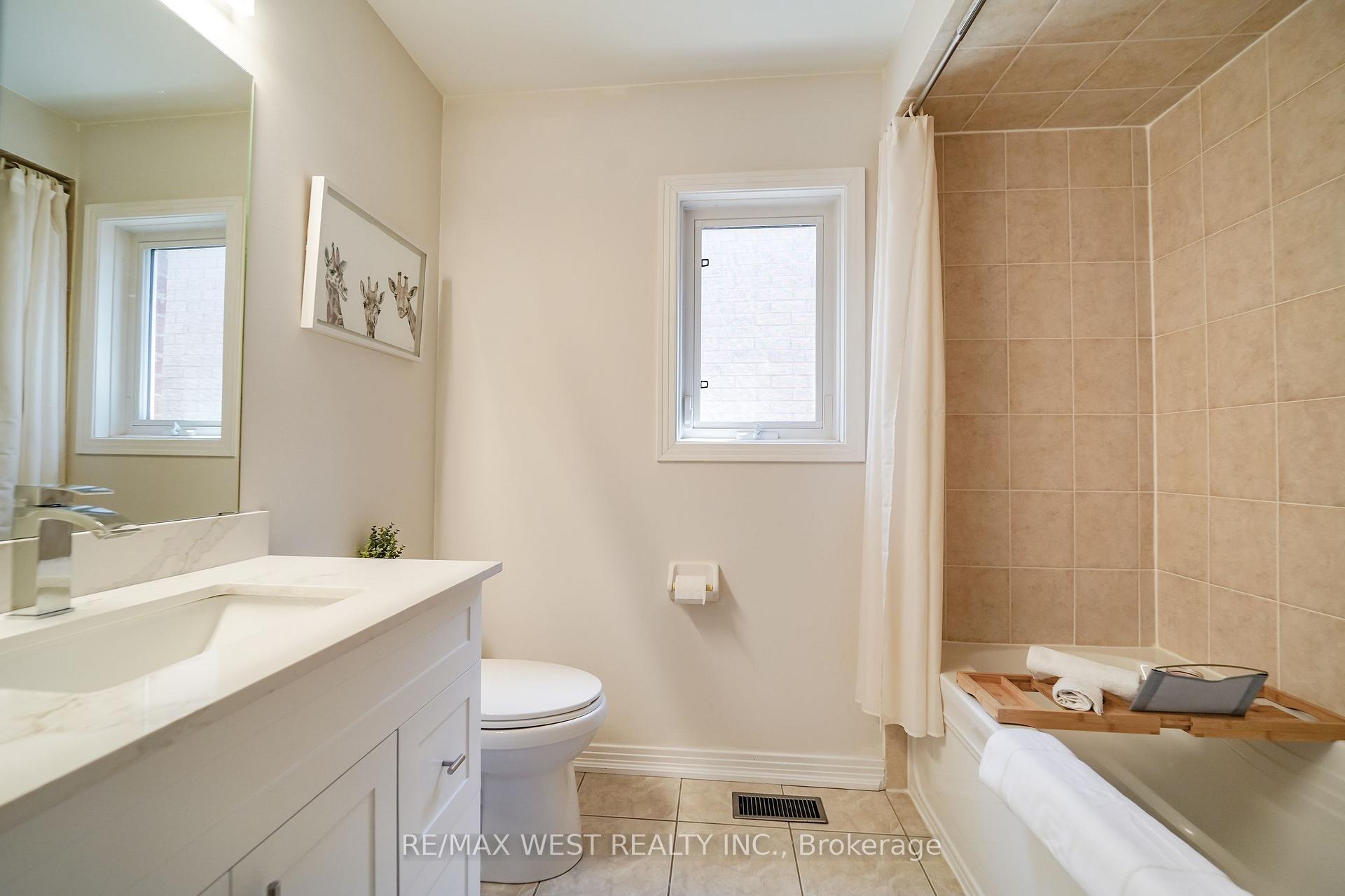 Photo 10 of 41 Knapton Drive, Newmarket, Woodland Hill — HOMEH