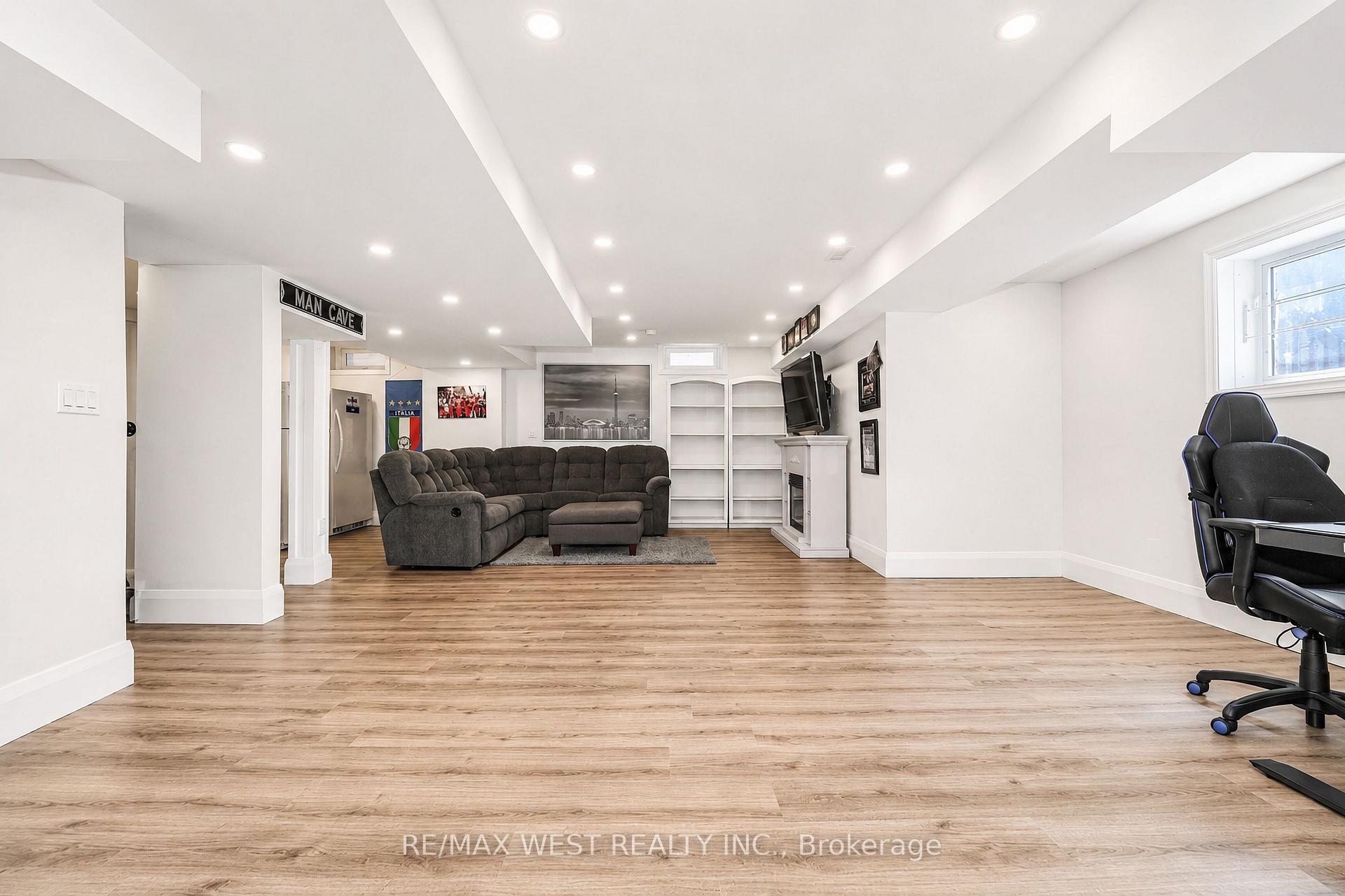 Photo 11 of 41 Knapton Drive, Newmarket, Woodland Hill — HOMEH