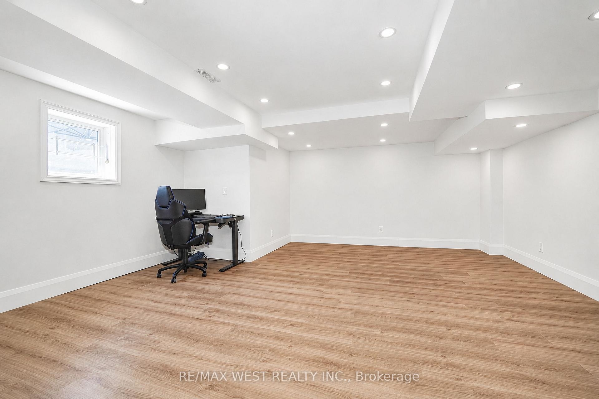 Photo 12 of 41 Knapton Drive, Newmarket, Woodland Hill — HOMEH