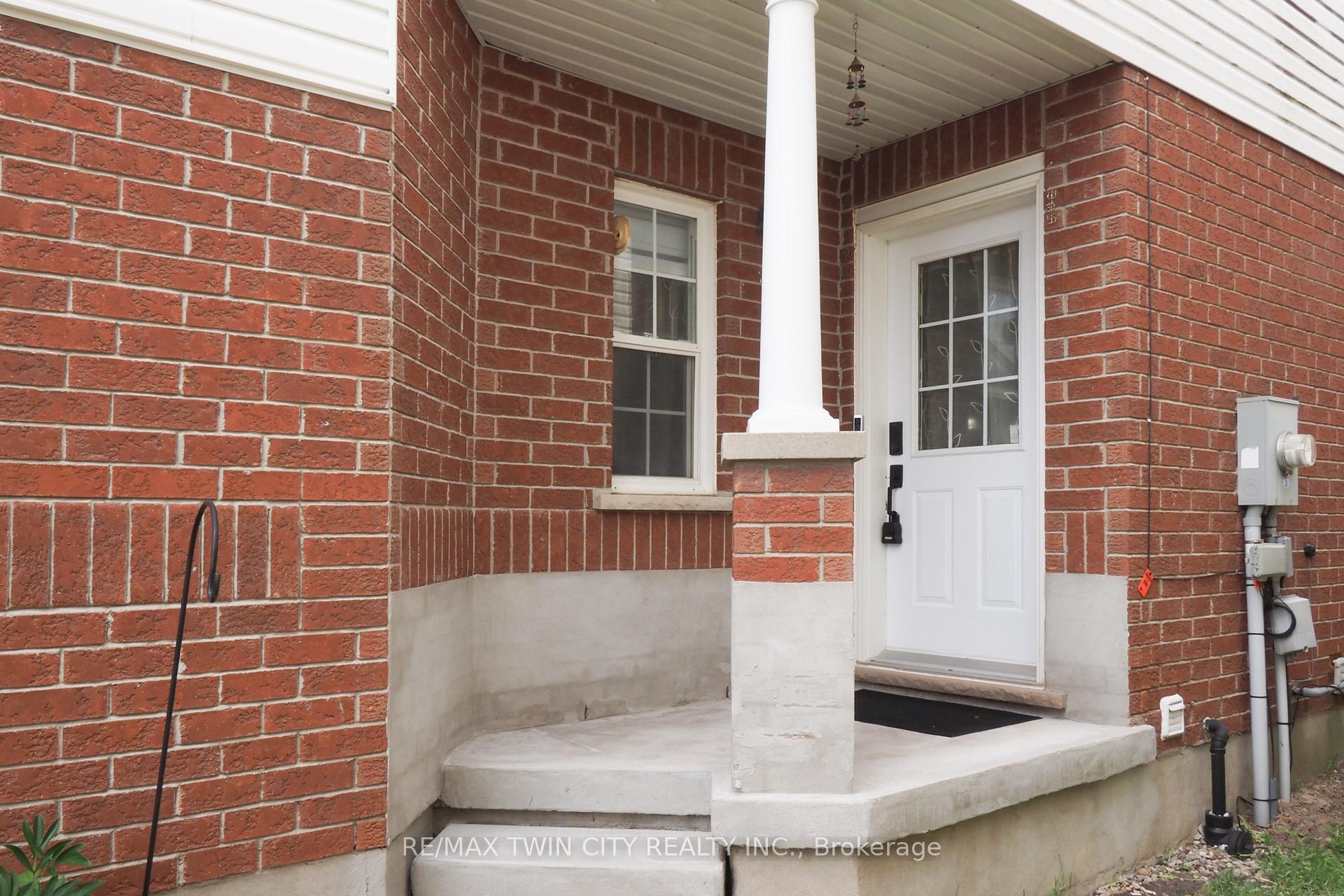 Photo 4 of 14 Donnenwerth Drive, Waterloo — HOMEH