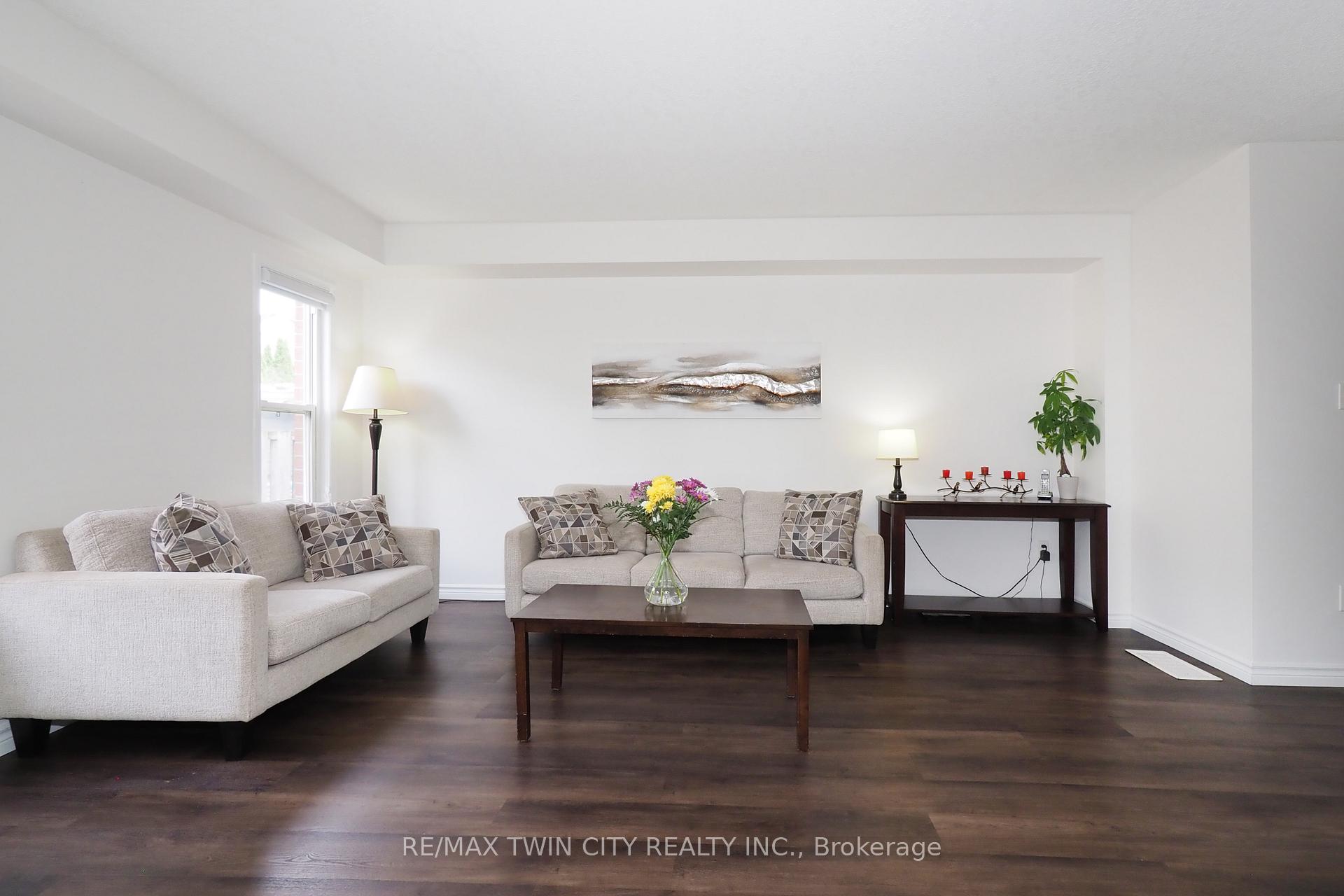 Photo 8 of 14 Donnenwerth Drive, Waterloo — HOMEH