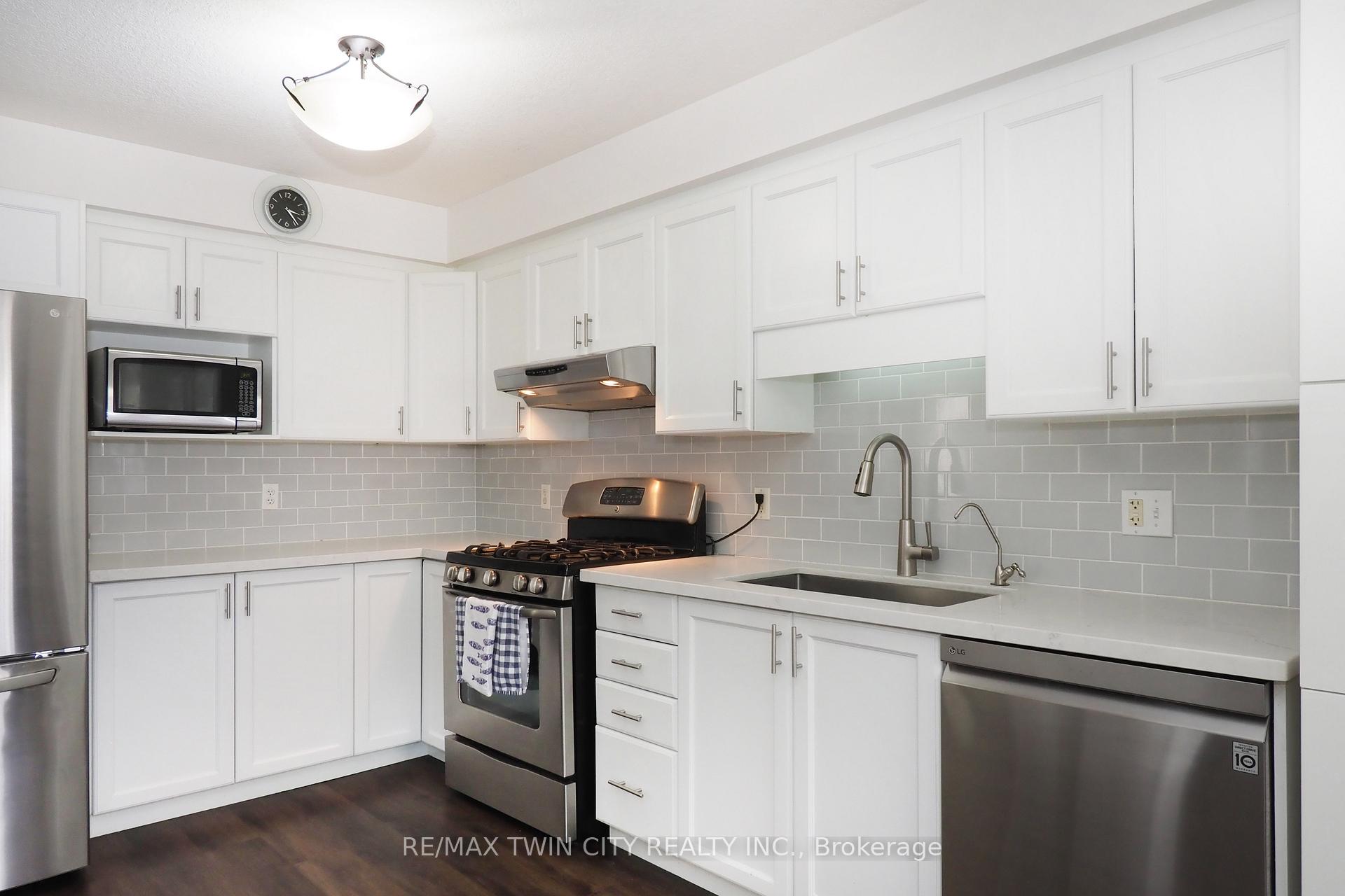 Photo 16 of 14 Donnenwerth Drive, Waterloo — HOMEH