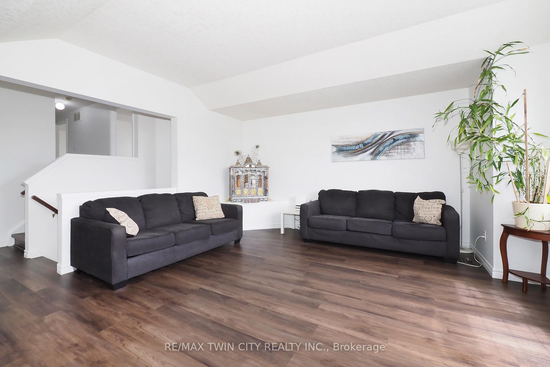 Photo 24 of 14 Donnenwerth Drive, Waterloo — HOMEH