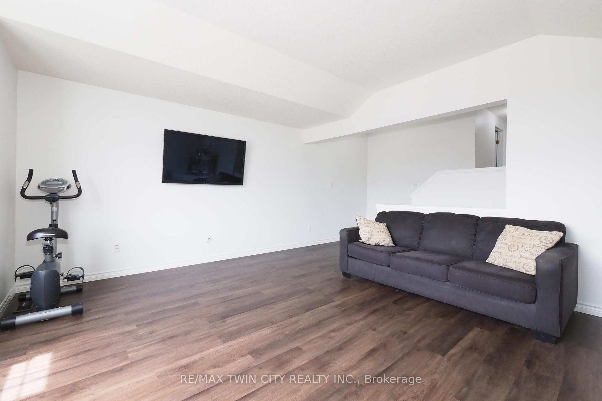 Photo 26 of 14 Donnenwerth Drive, Waterloo — HOMEH