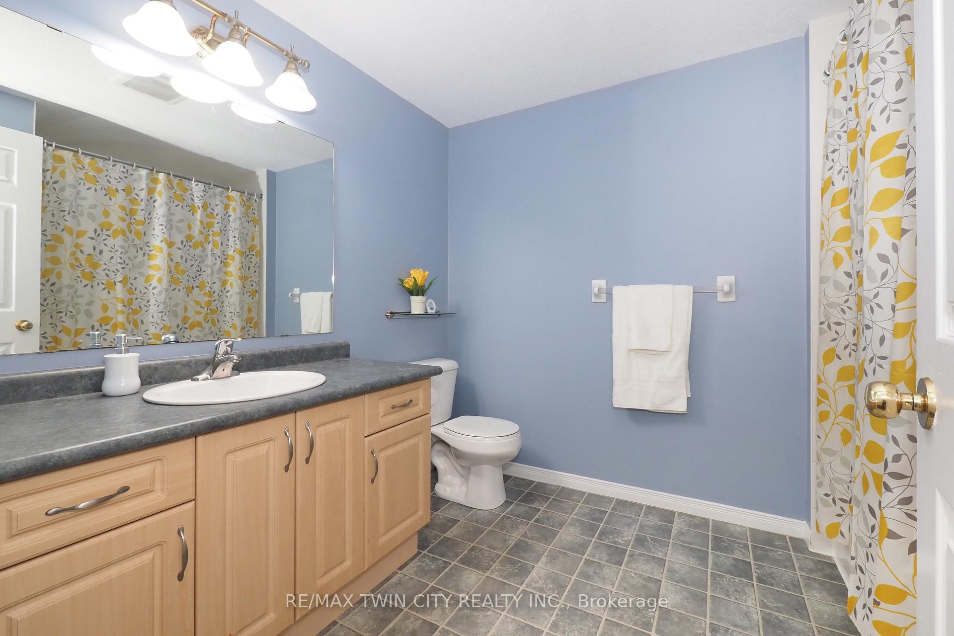 Photo 34 of 14 Donnenwerth Drive, Waterloo — HOMEH
