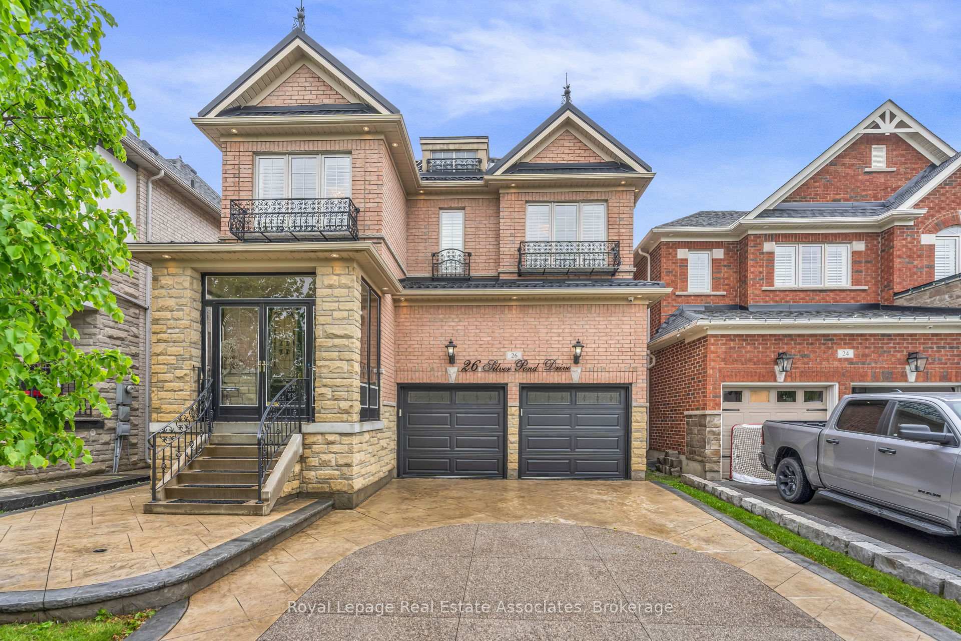 Photo 2 of 26 Silver Pond Drive, Halton Hills, Georgetown — HOMEH
