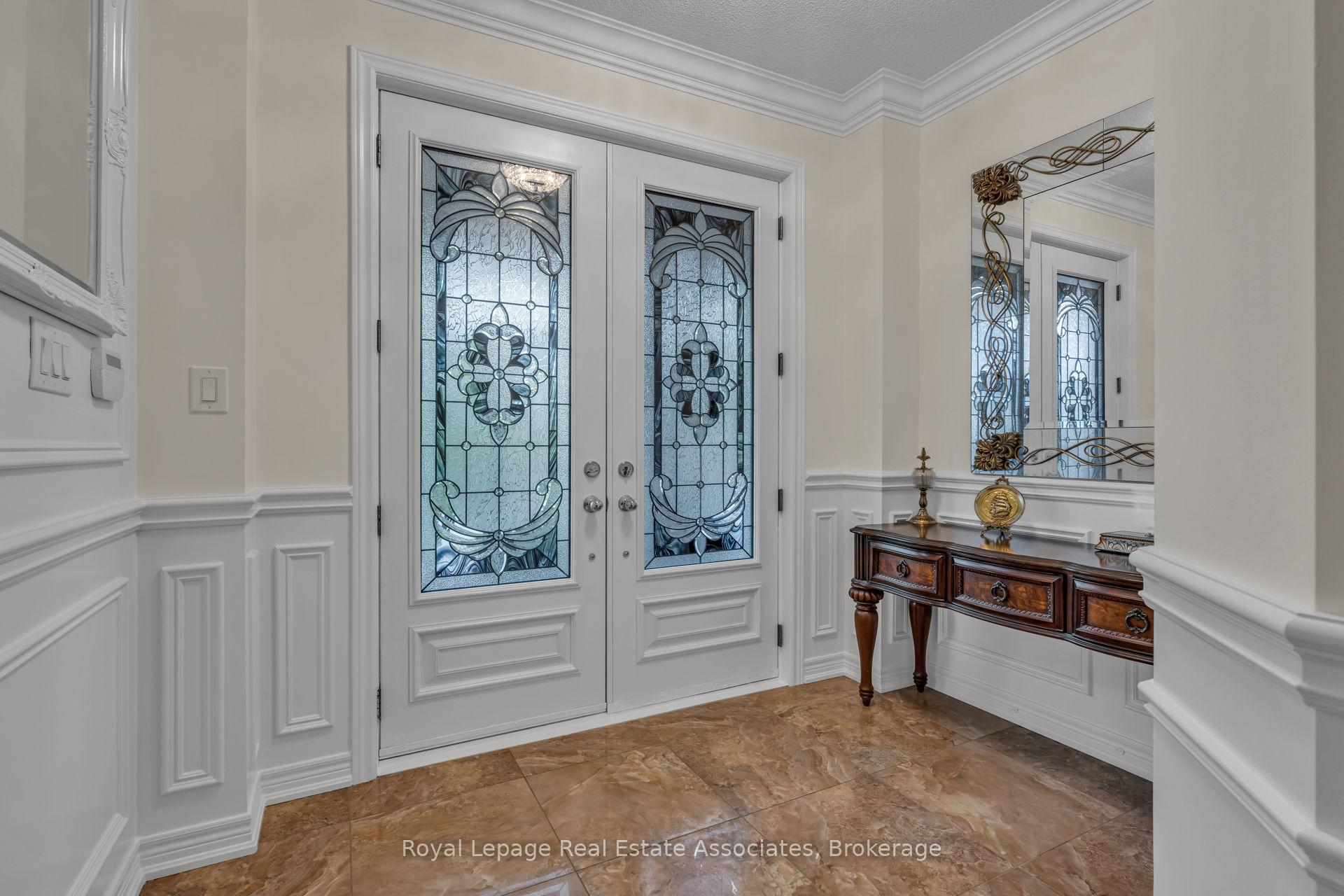 Photo 4 of 26 Silver Pond Drive, Halton Hills, Georgetown — HOMEH