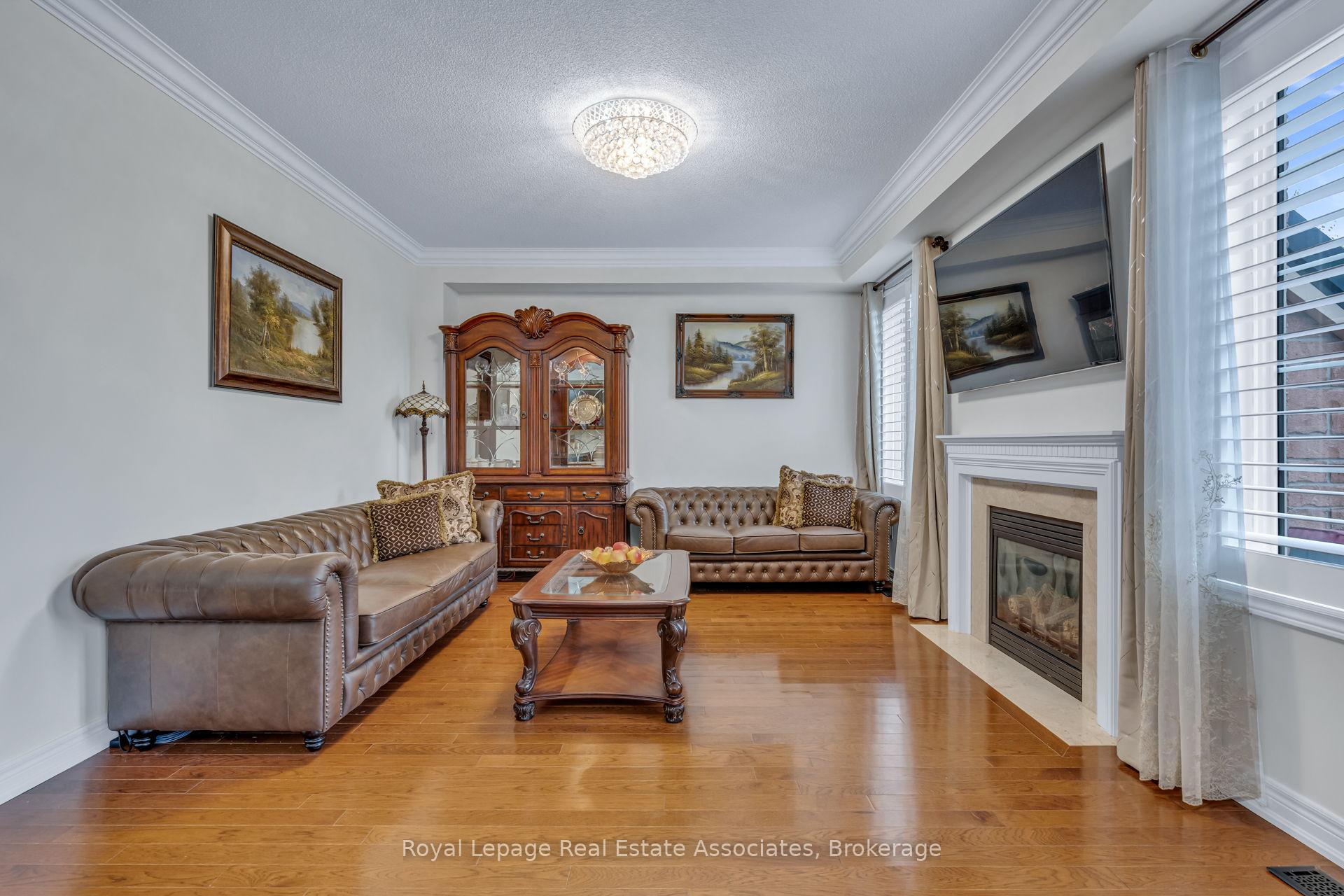Photo 5 of 26 Silver Pond Drive, Halton Hills, Georgetown — HOMEH