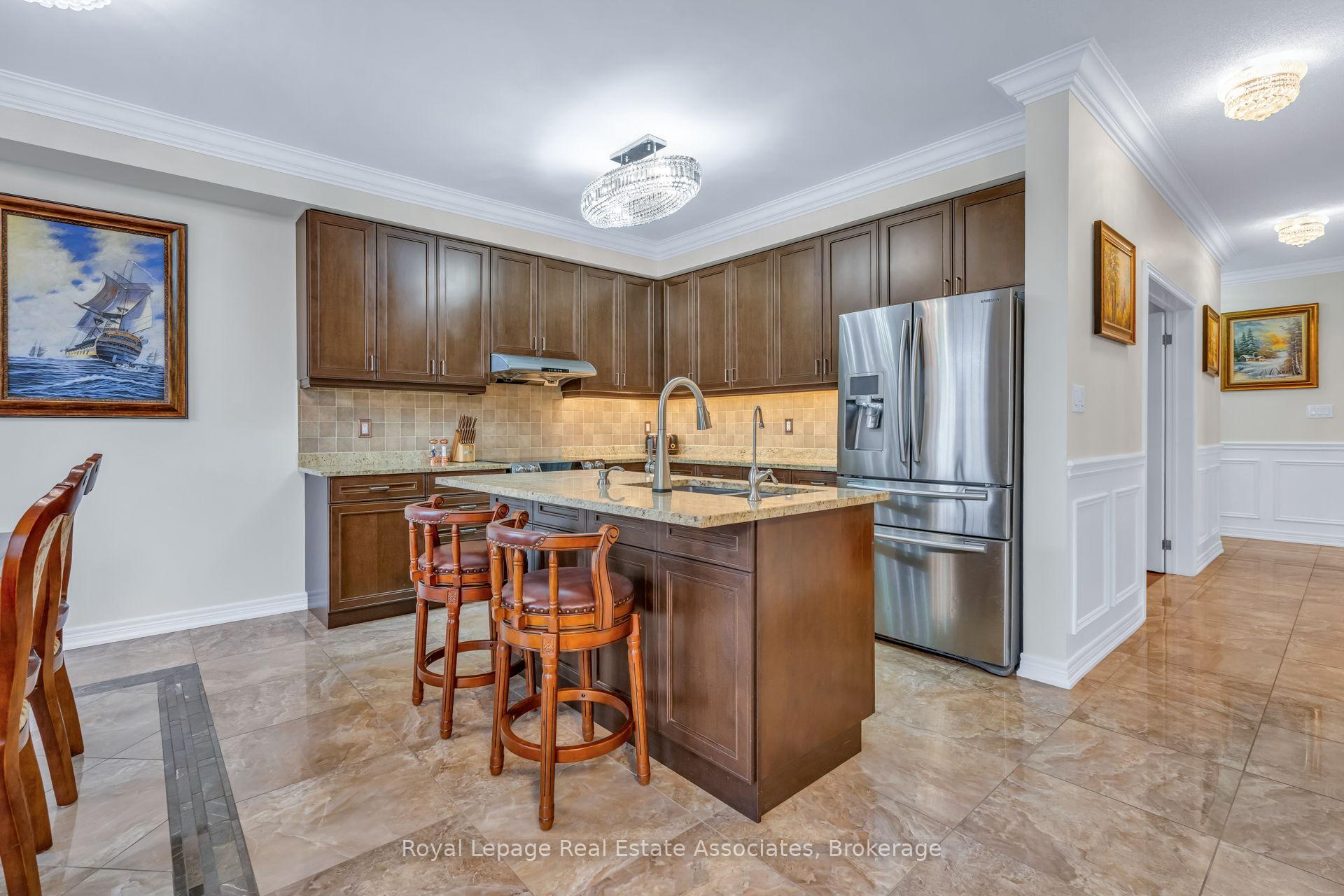 Photo 9 of 26 Silver Pond Drive, Halton Hills, Georgetown — HOMEH