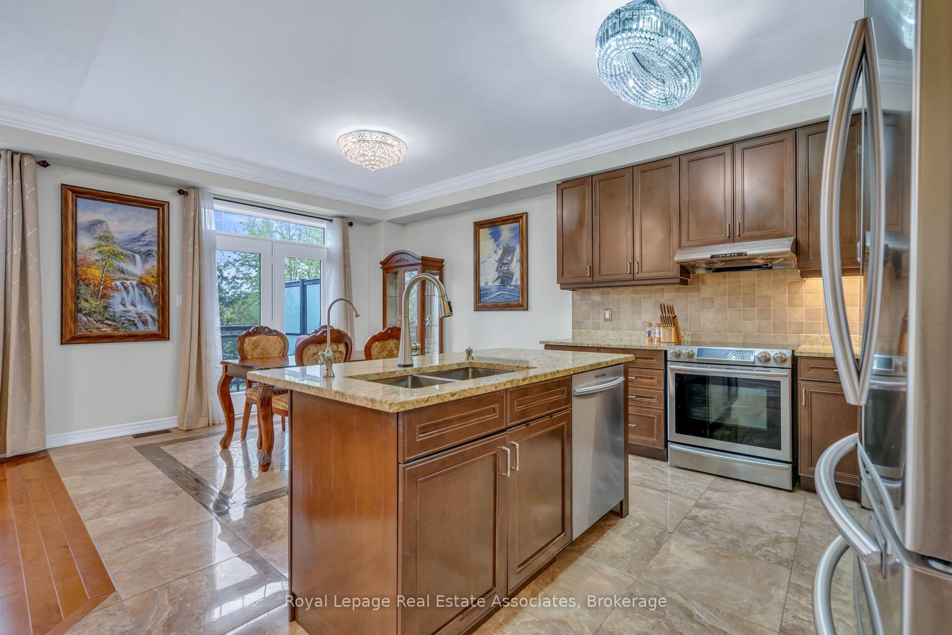 Photo 11 of 26 Silver Pond Drive, Halton Hills, Georgetown — HOMEH
