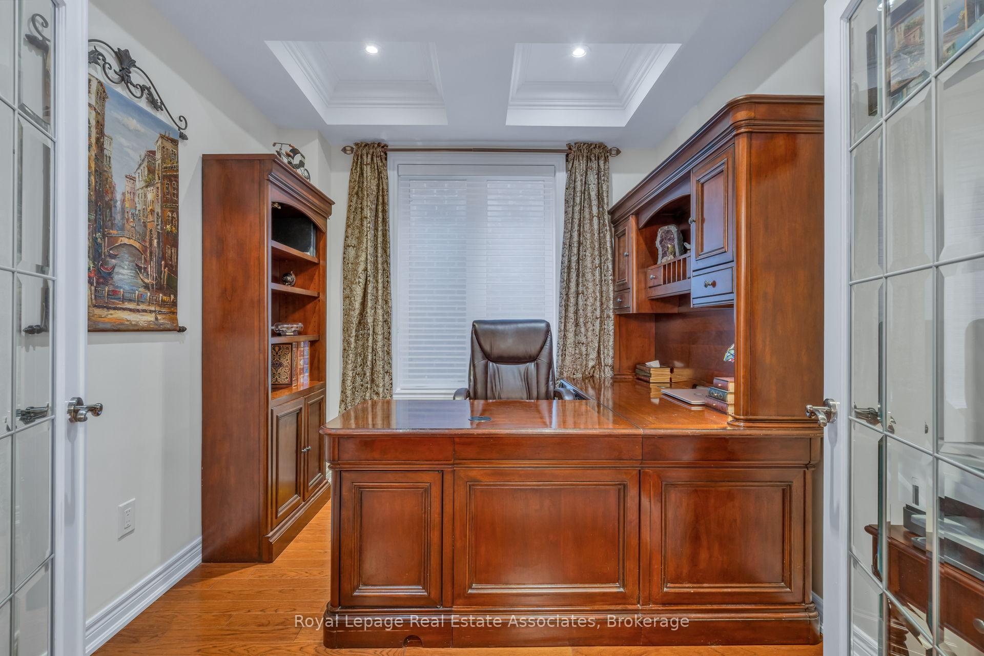 Photo 14 of 26 Silver Pond Drive, Halton Hills, Georgetown — HOMEH