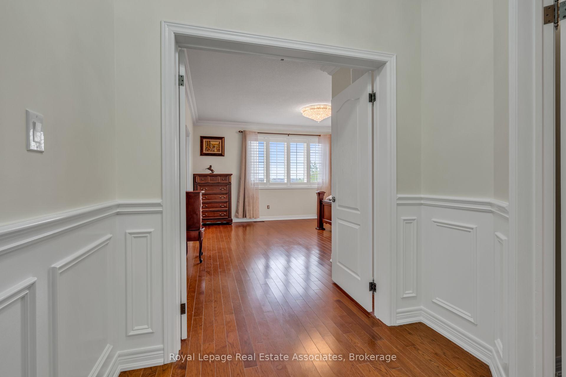 Photo 21 of 26 Silver Pond Drive, Halton Hills, Georgetown — HOMEH