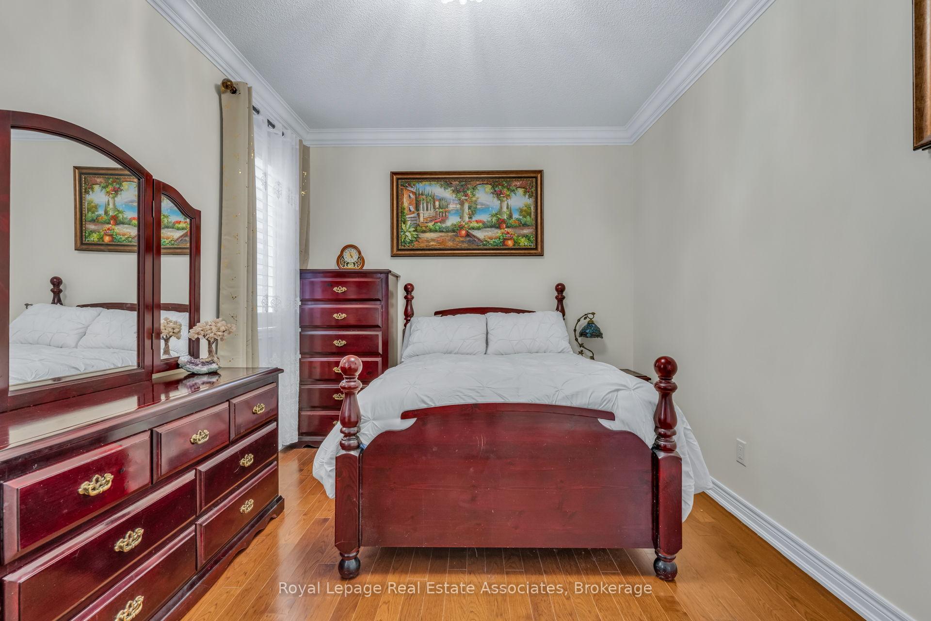 Photo 27 of 26 Silver Pond Drive, Halton Hills, Georgetown — HOMEH