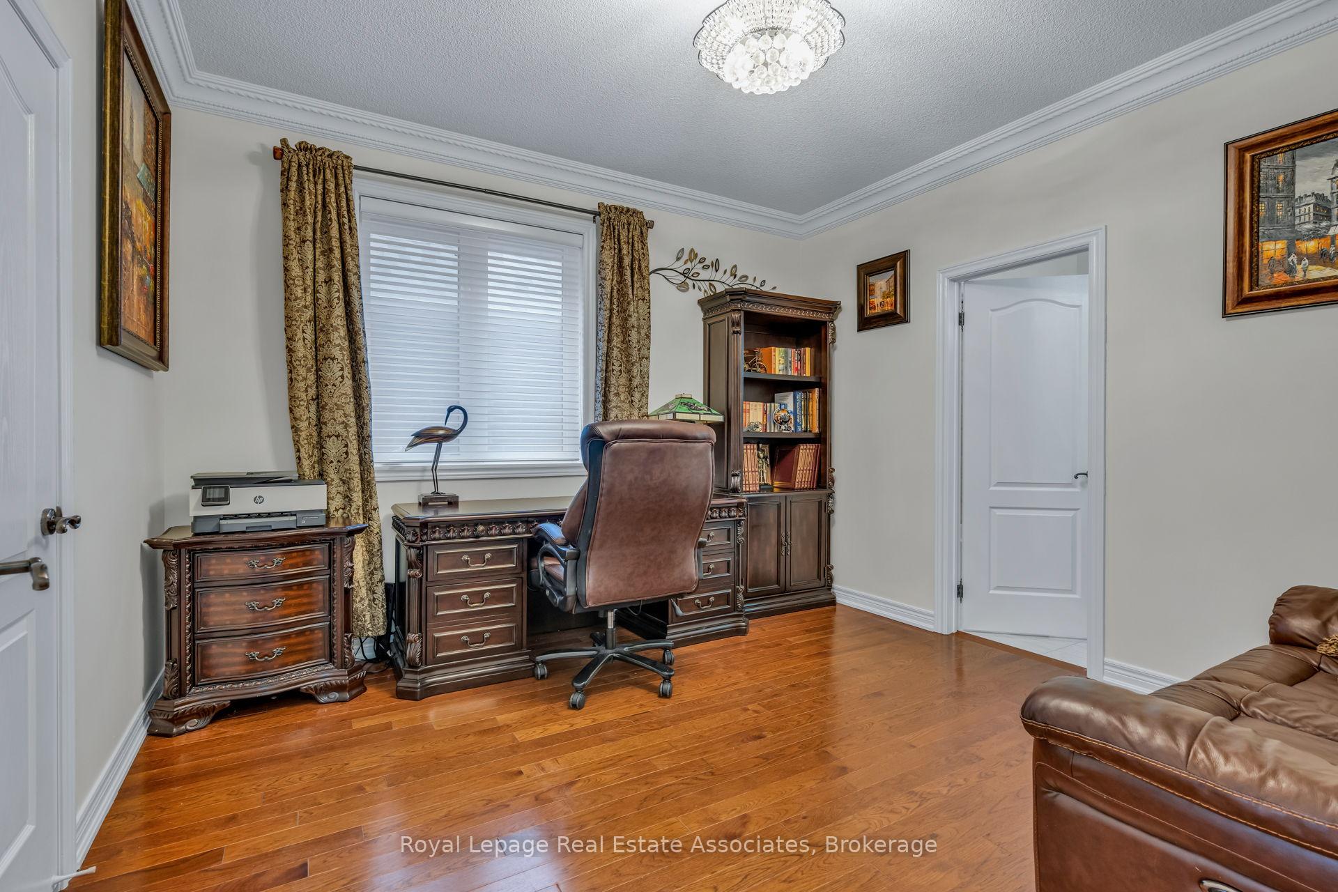 Photo 28 of 26 Silver Pond Drive, Halton Hills, Georgetown — HOMEH