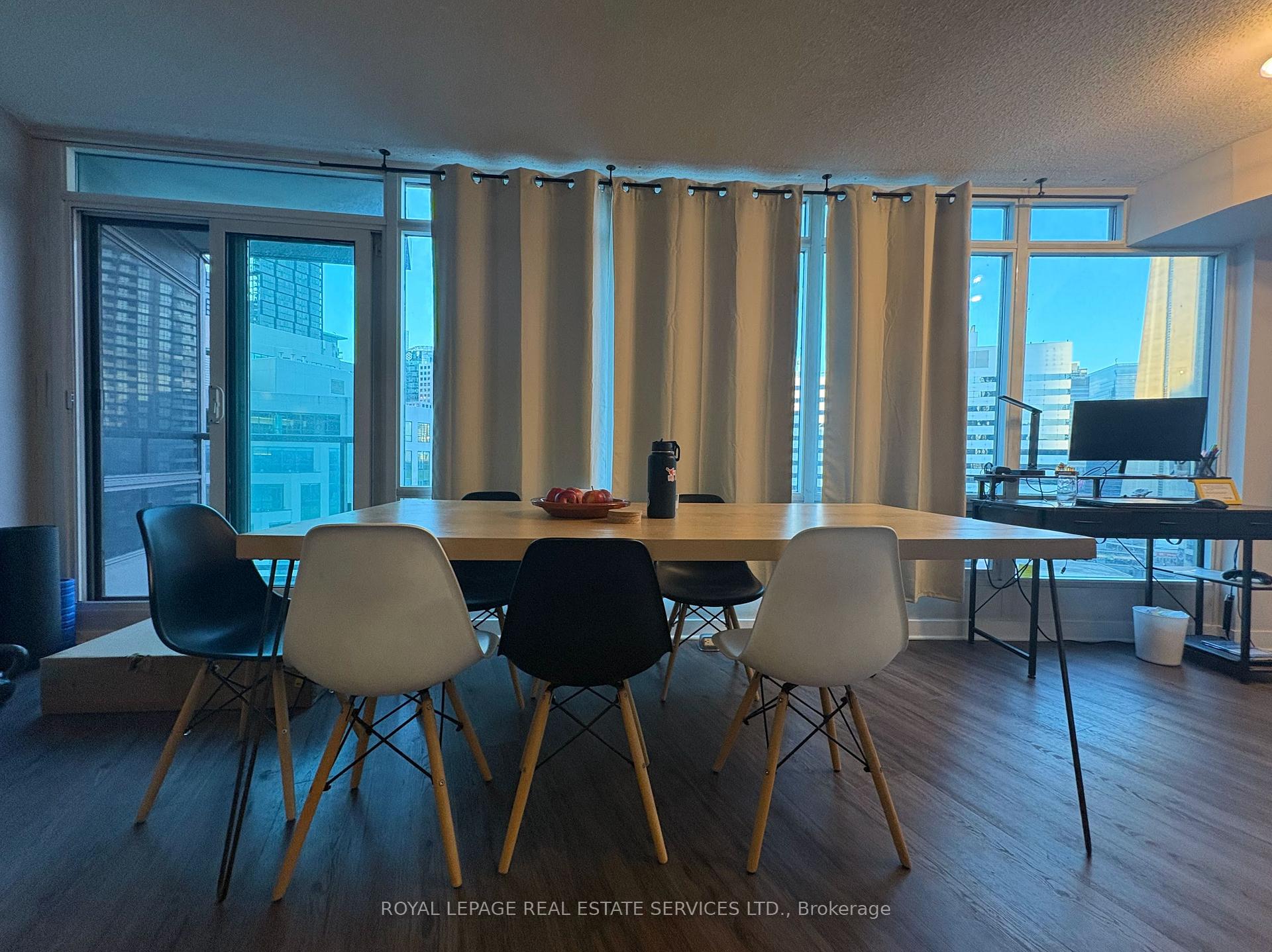 Photo 5 of Unit 1802, 361 Front Street W, Toronto, Waterfront Communities — HOMEH