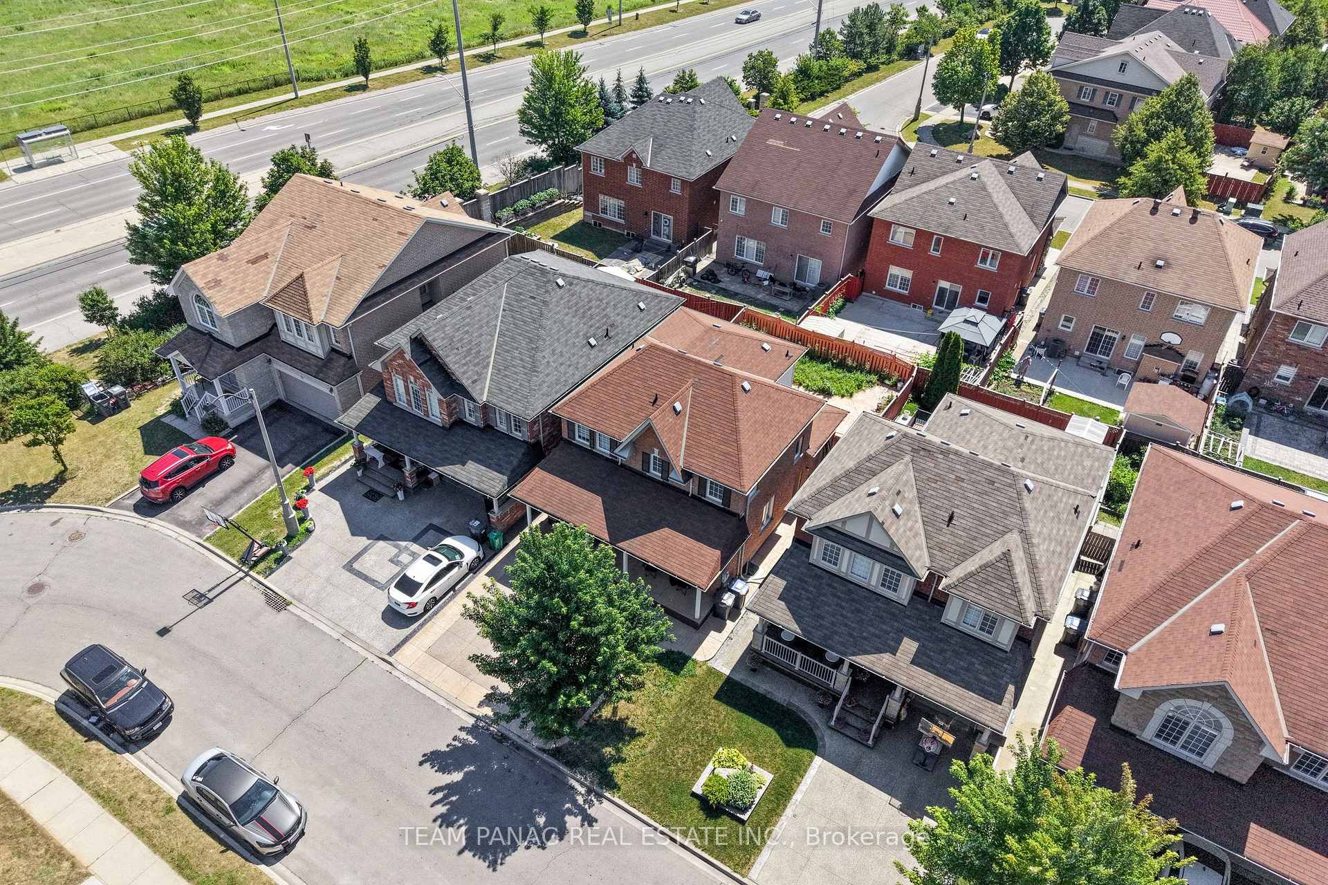 Photo 4 of 22 Beresford Crescent, Brampton, Bram East — HOMEH