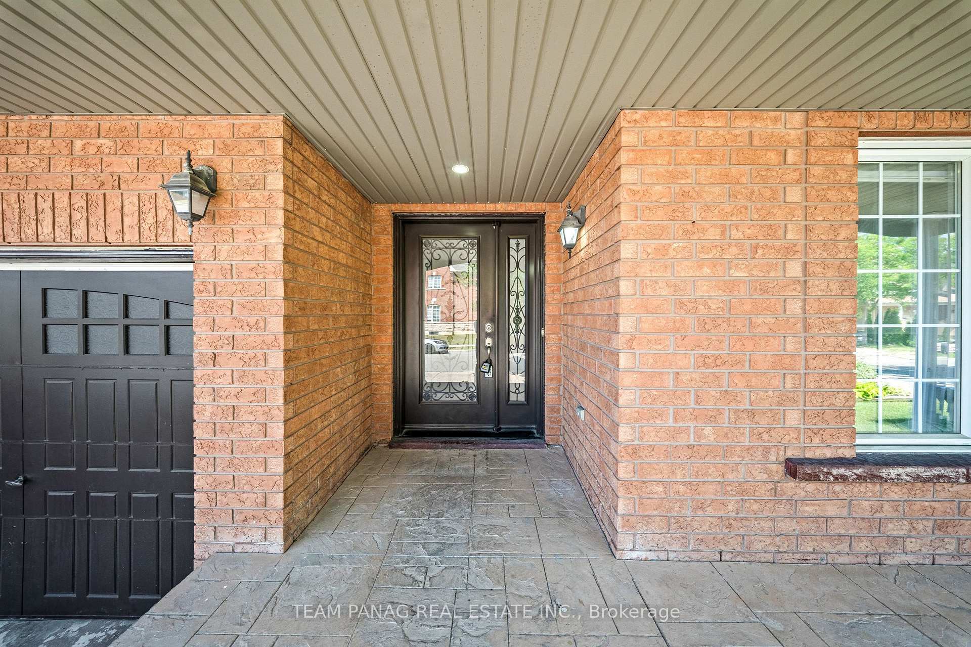 Photo 10 of 22 Beresford Crescent, Brampton, Bram East — HOMEH