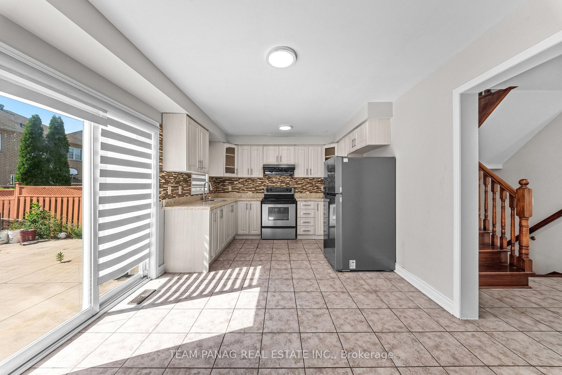 Photo 23 of 22 Beresford Crescent, Brampton, Bram East — HOMEH