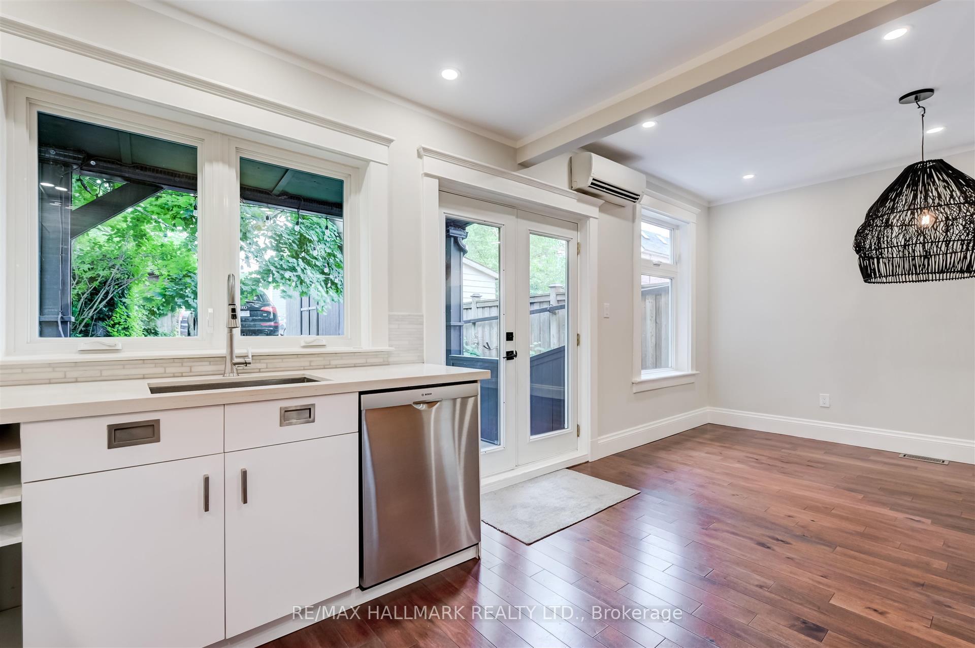 Photo 14 of 584 Logan Avenue, Toronto, North Riverdale — HOMEH
