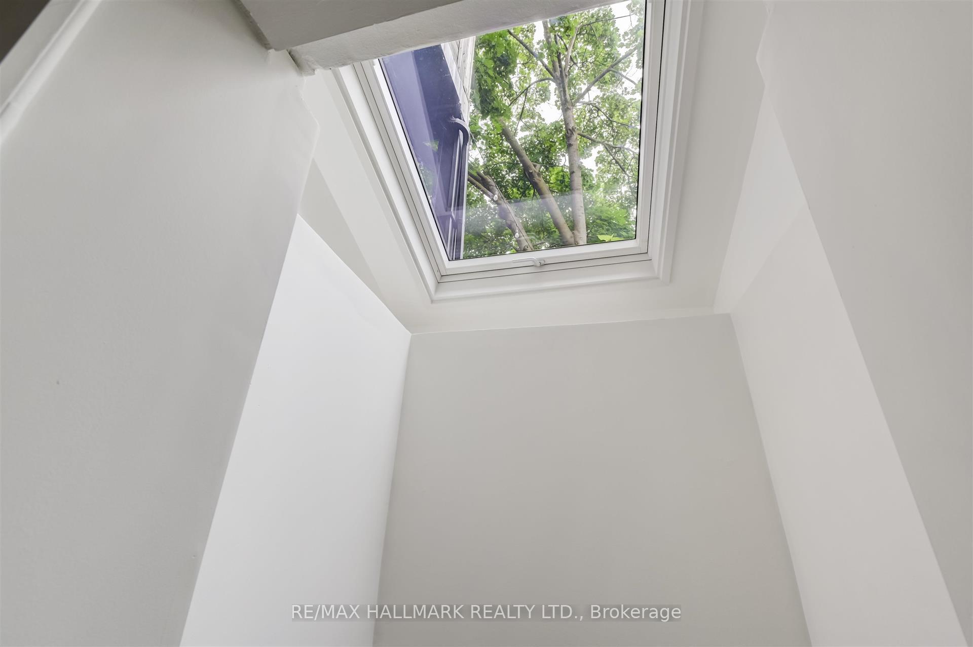 Photo 15 of 584 Logan Avenue, Toronto, North Riverdale — HOMEH