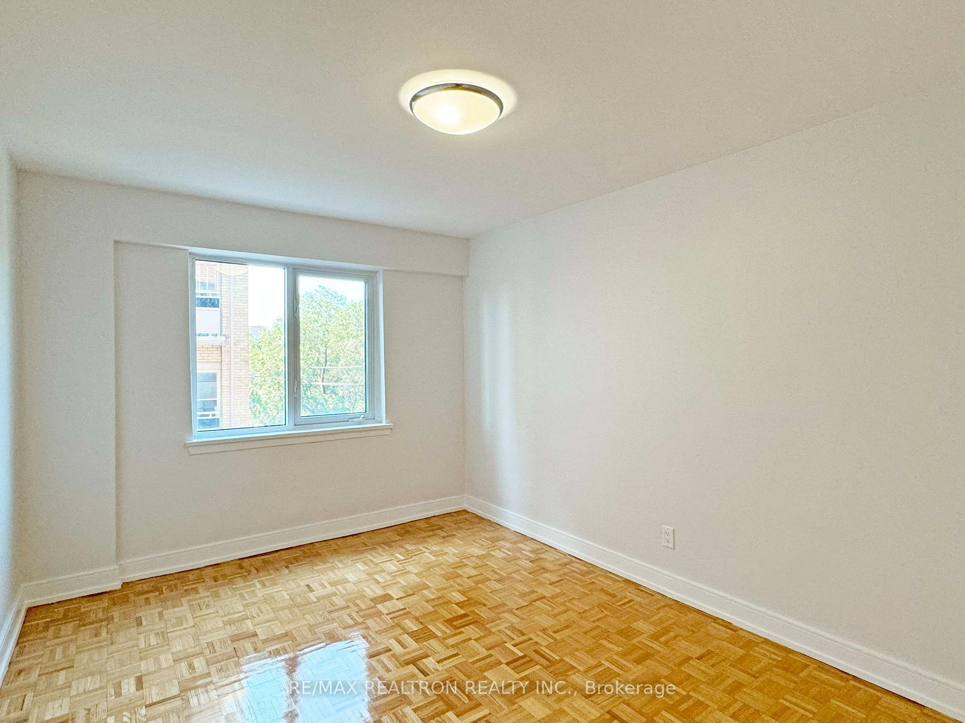 Photo 6 of Unit 706, 95 Lawton Boulevard, Toronto, Yonge-St. Clair — HOMEH