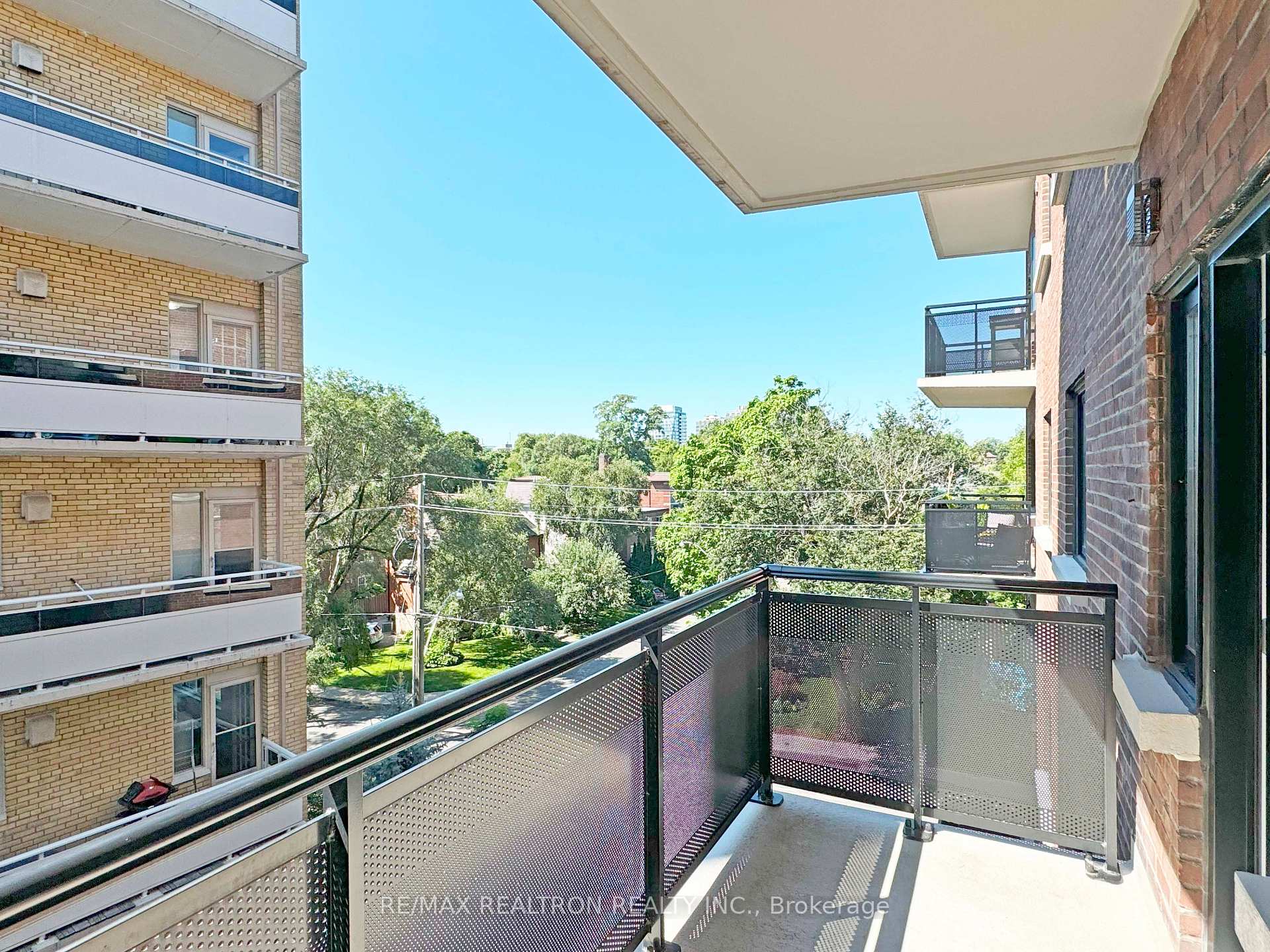 Photo 9 of Unit 706, 95 Lawton Boulevard, Toronto, Yonge-St. Clair — HOMEH