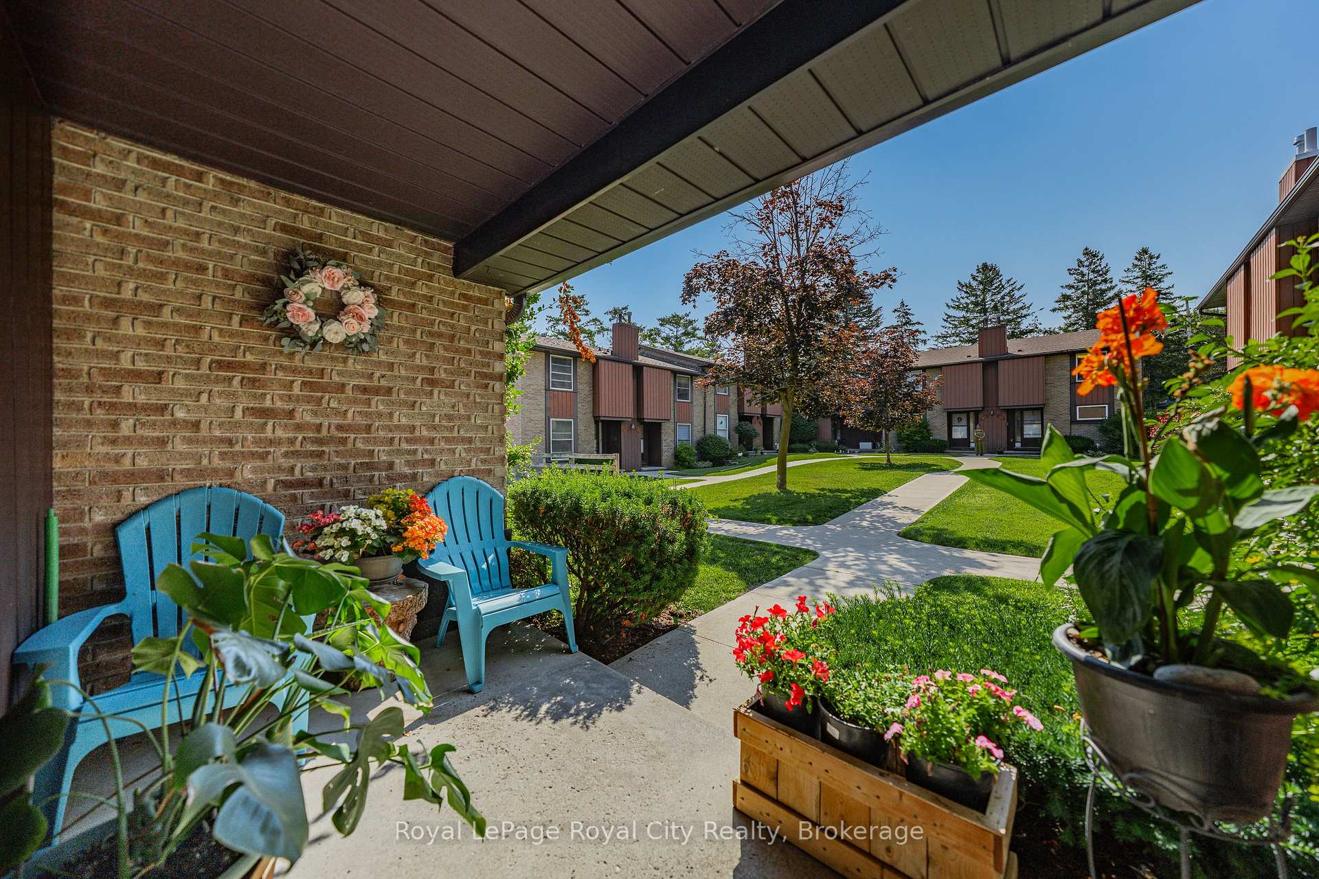 Photo 2 of Unit 58, 539 Willow Road, Guelph, Willow West/Sugarbush/West Acres — HOMEH