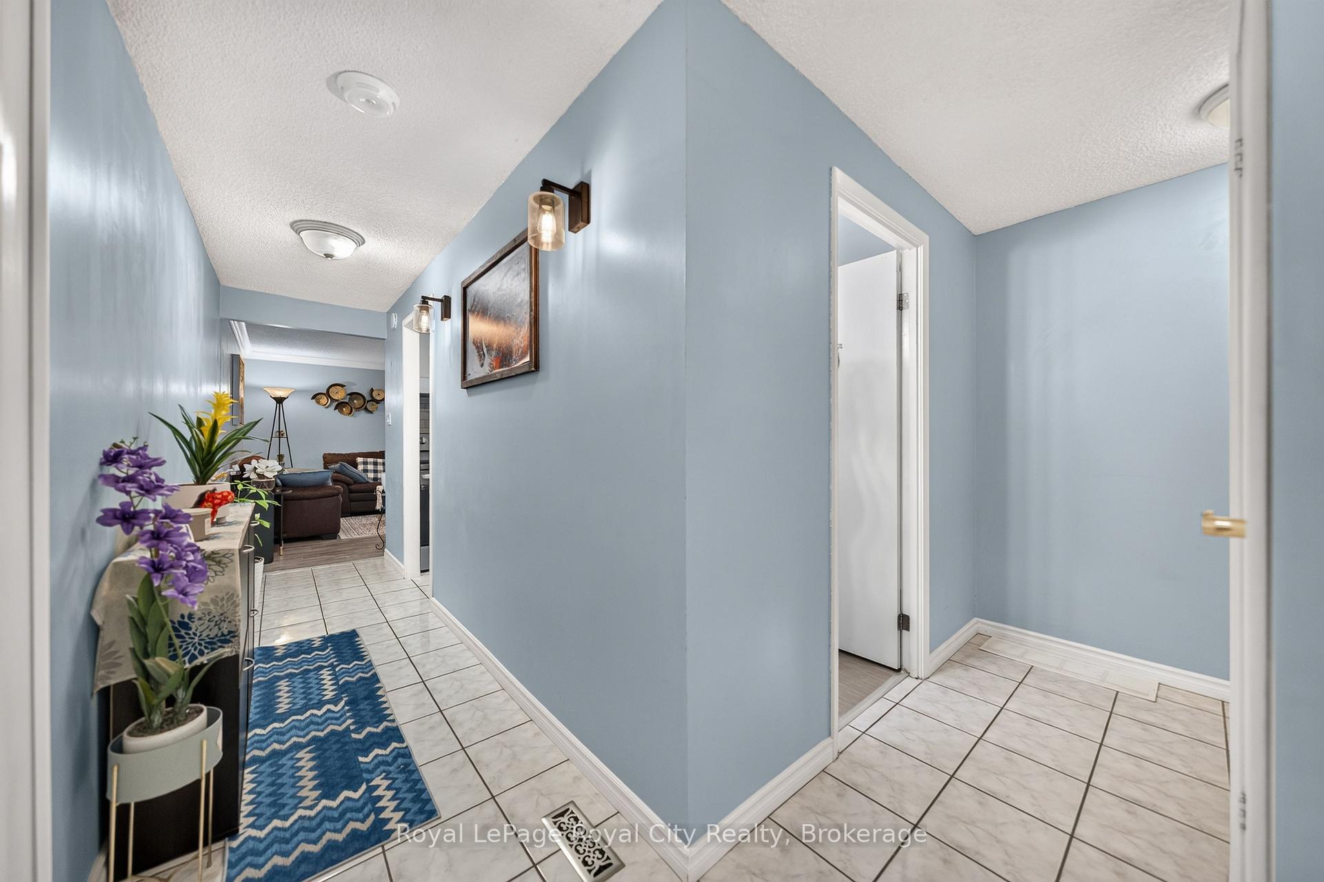 Photo 5 of Unit 58, 539 Willow Road, Guelph, Willow West/Sugarbush/West Acres — HOMEH