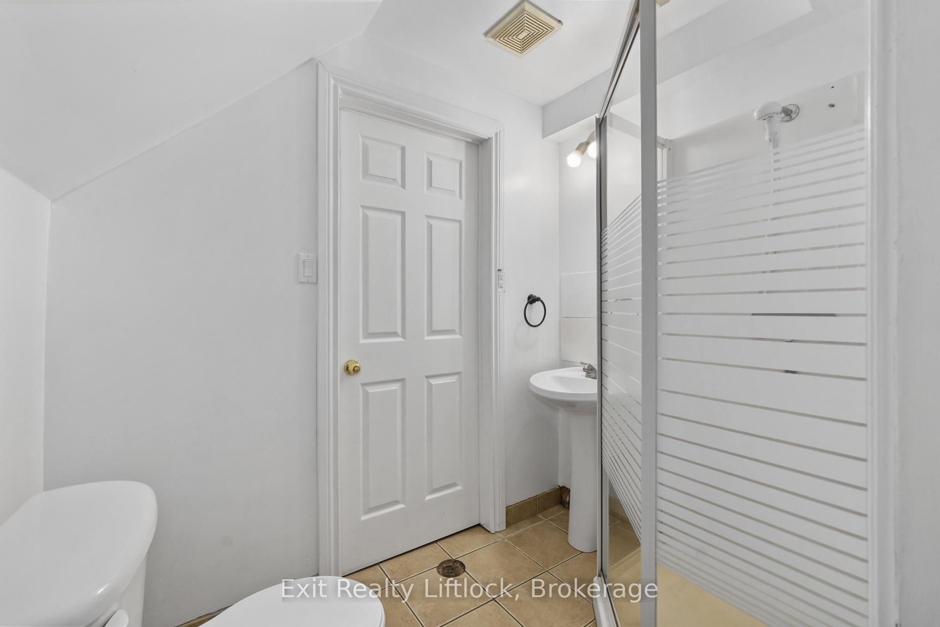 Photo 17 of 202 Milroy Drive, Peterborough, Northcrest Ward 5 — HOMEH