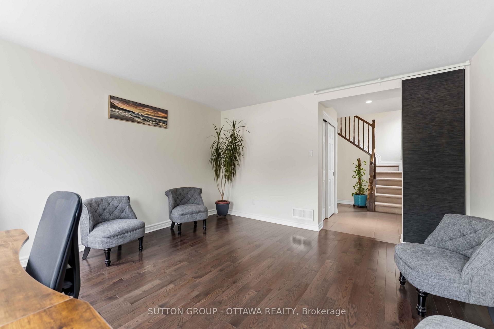 Photo 8 of 120 Dunforest Terrace, Ottawa, Barrhaven - Strandherd — HOMEH