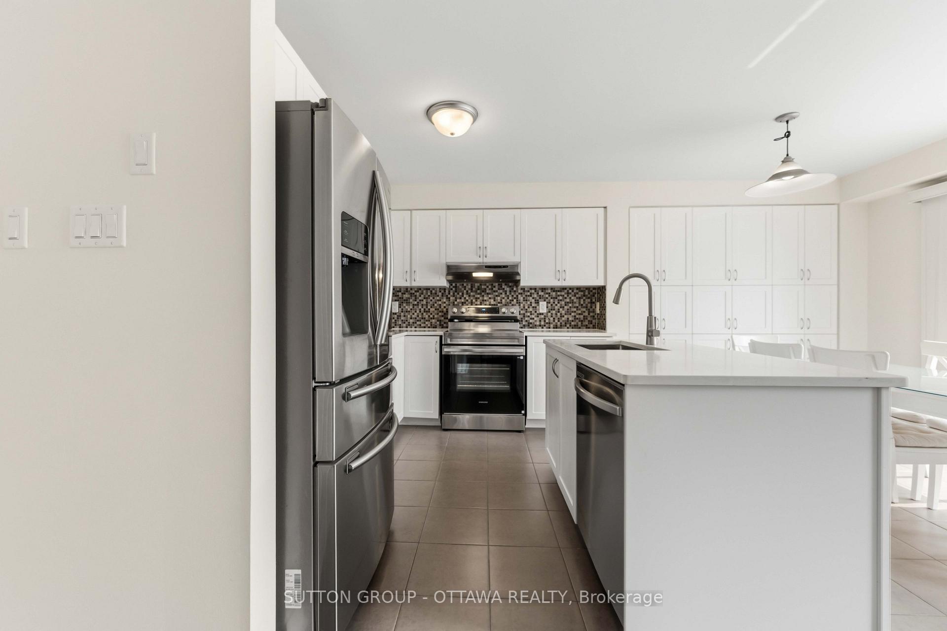 Photo 11 of 120 Dunforest Terrace, Ottawa, Barrhaven - Strandherd — HOMEH