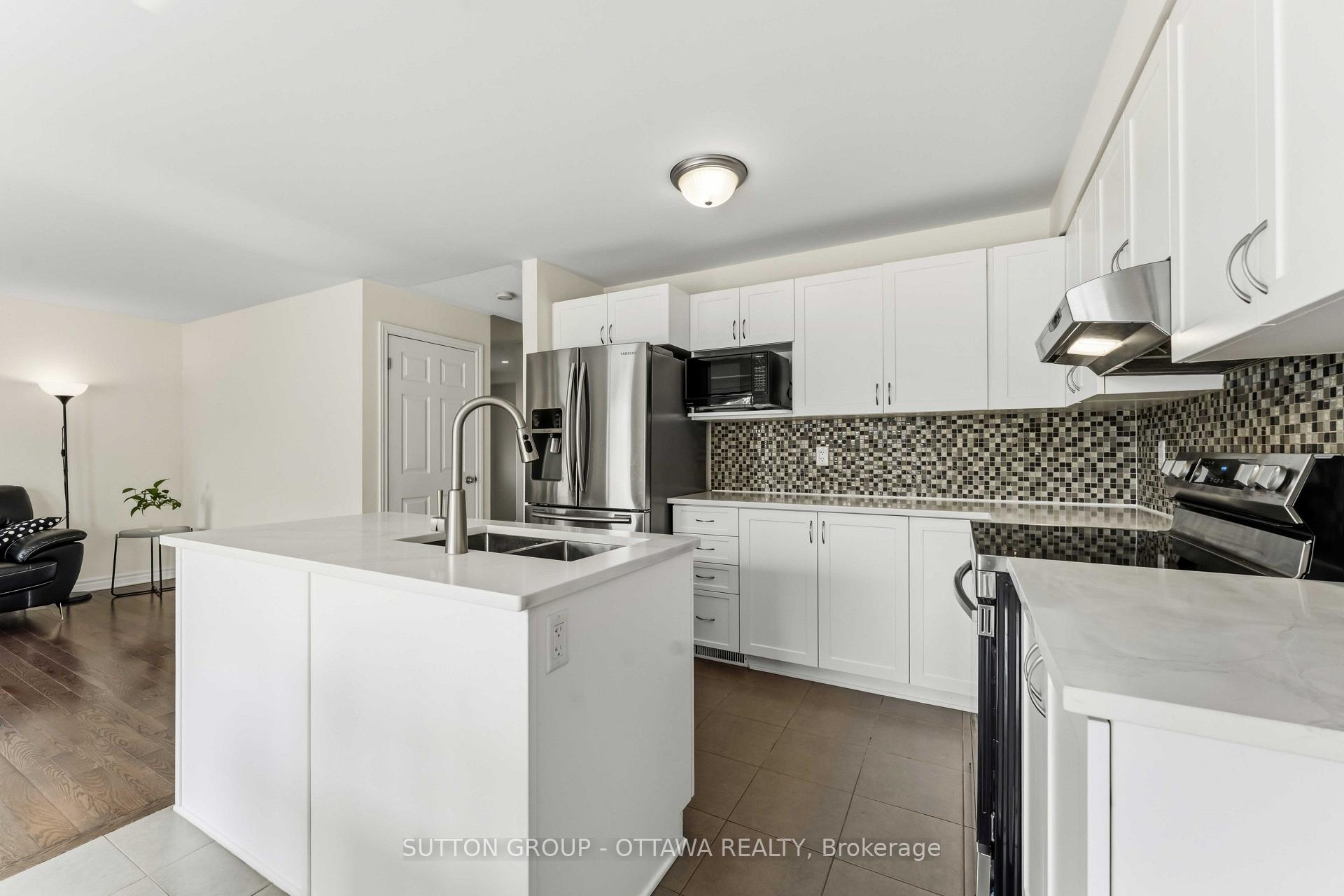 Photo 13 of 120 Dunforest Terrace, Ottawa, Barrhaven - Strandherd — HOMEH