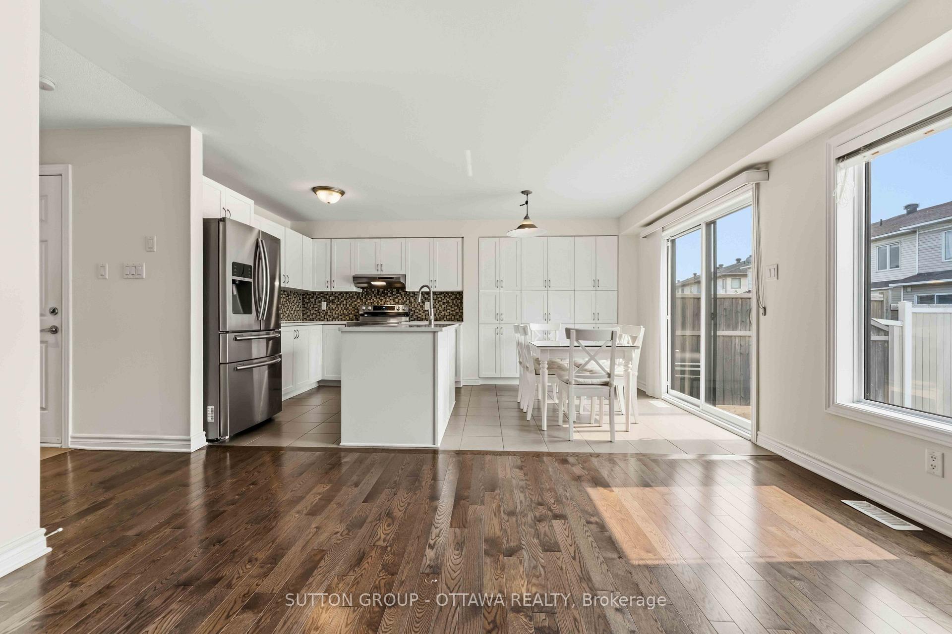 Photo 14 of 120 Dunforest Terrace, Ottawa, Barrhaven - Strandherd — HOMEH