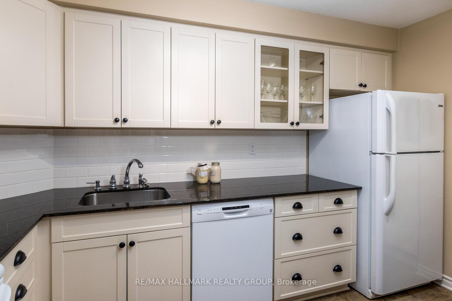 Photo 16 of Unit 902, 470 Laurier Avenue W, Ottawa, Ottawa Centre — HOMEH