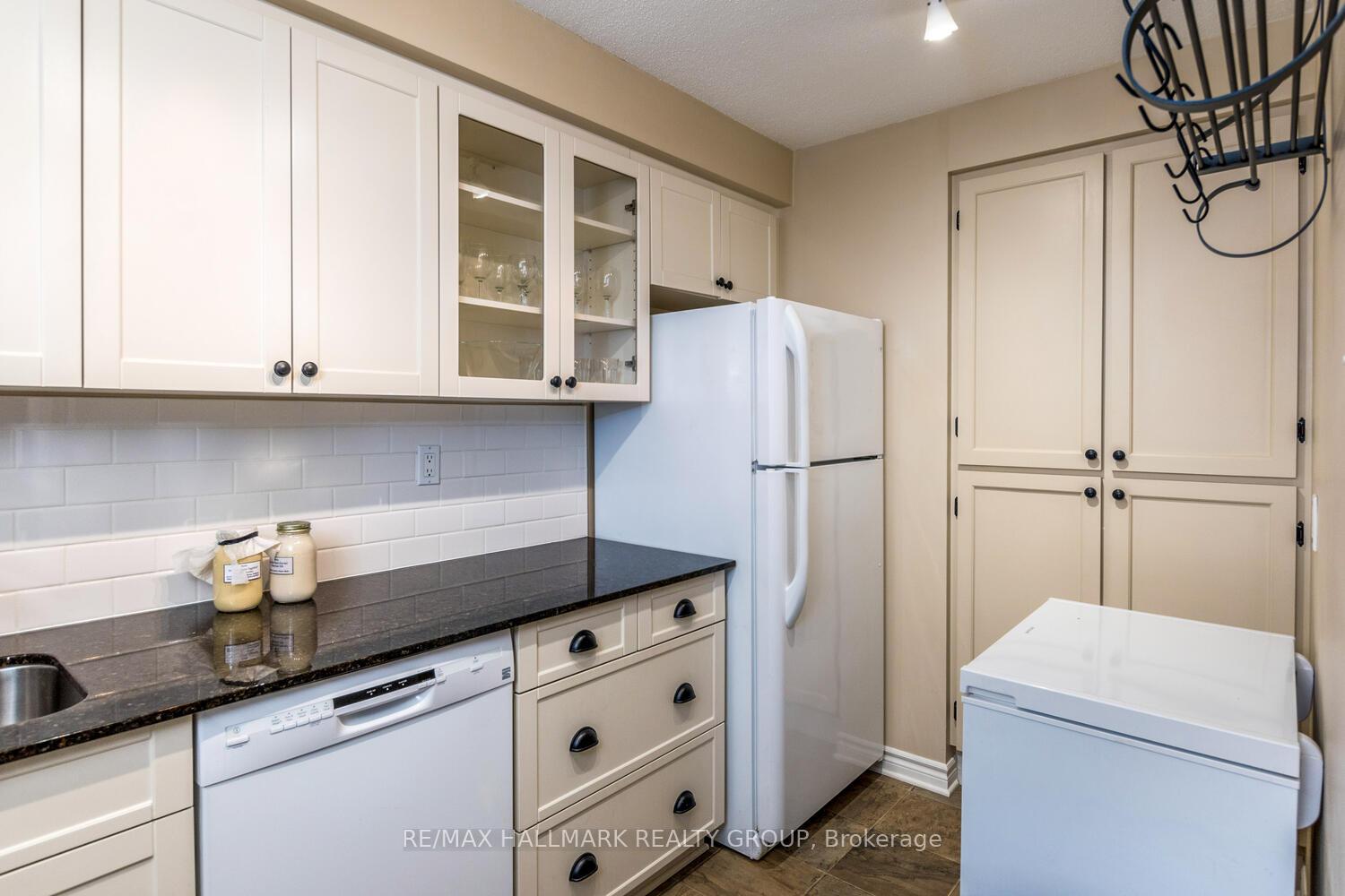 Photo 17 of Unit 902, 470 Laurier Avenue W, Ottawa, Ottawa Centre — HOMEH