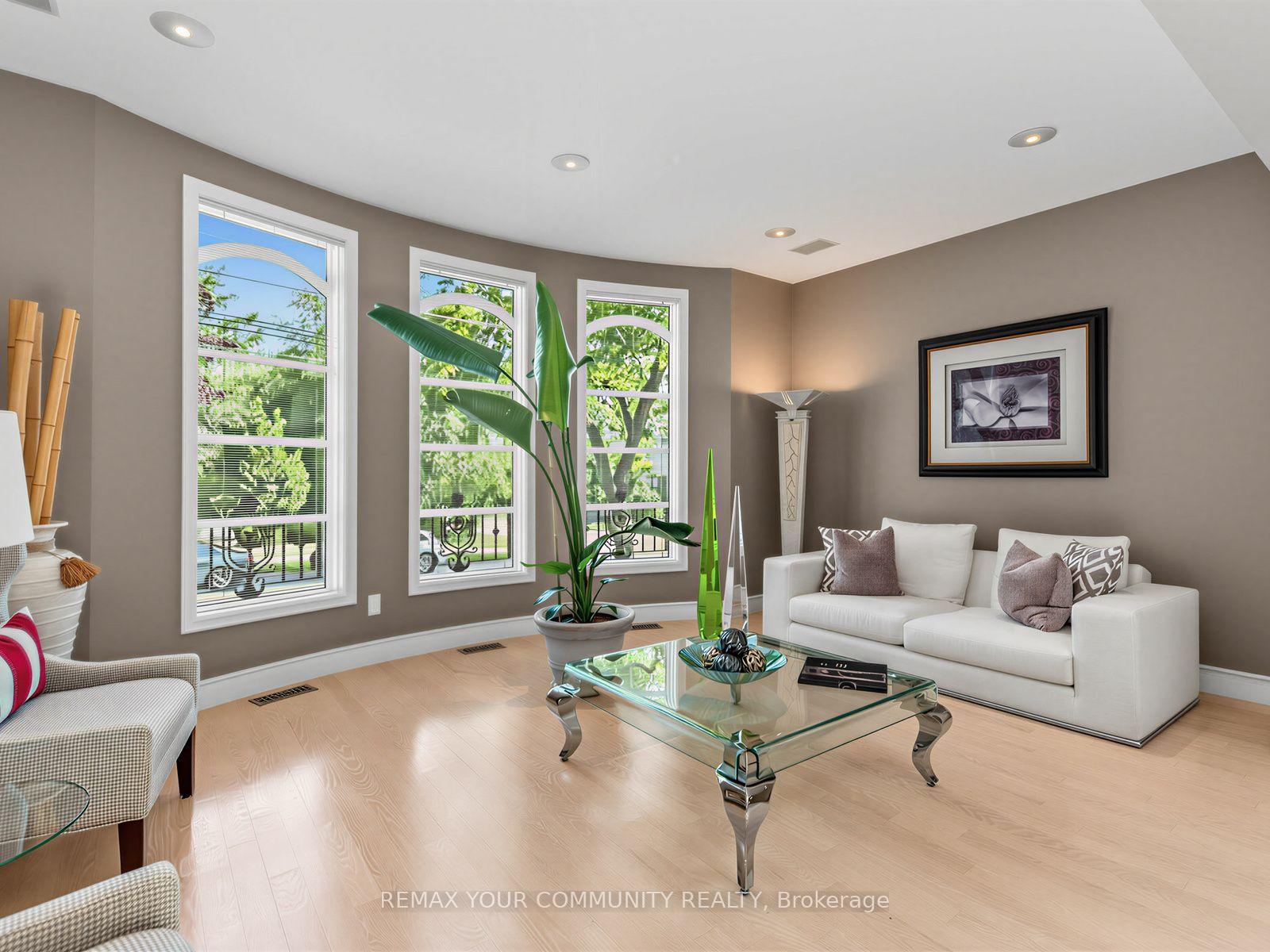Photo 12 of 477 Old Orchard Grove, Toronto, Bedford Park-Nortown — HOMEH
